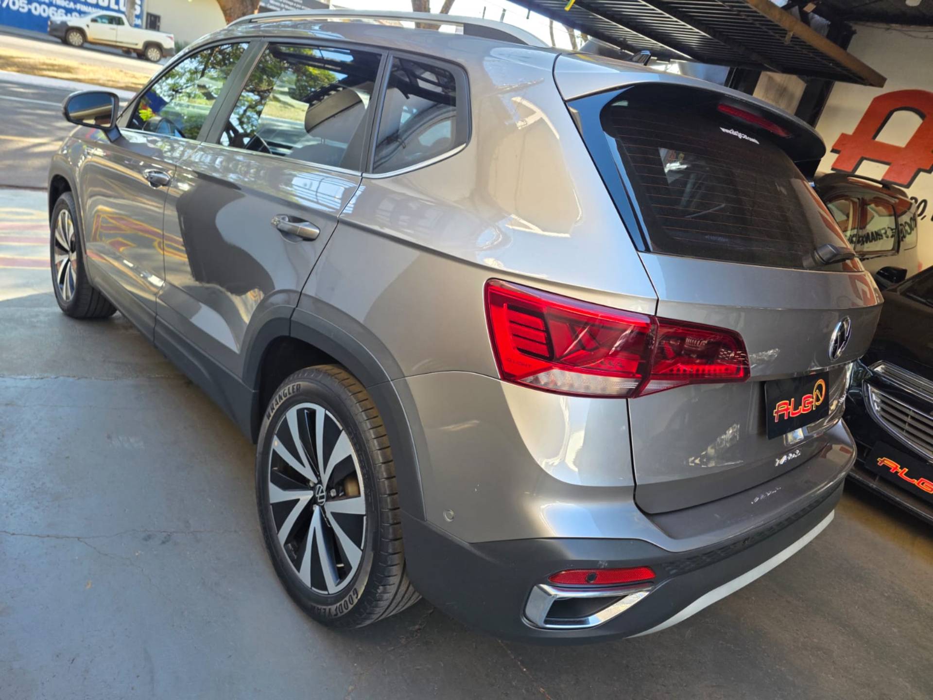 VOLKSWAGEN TAOS
