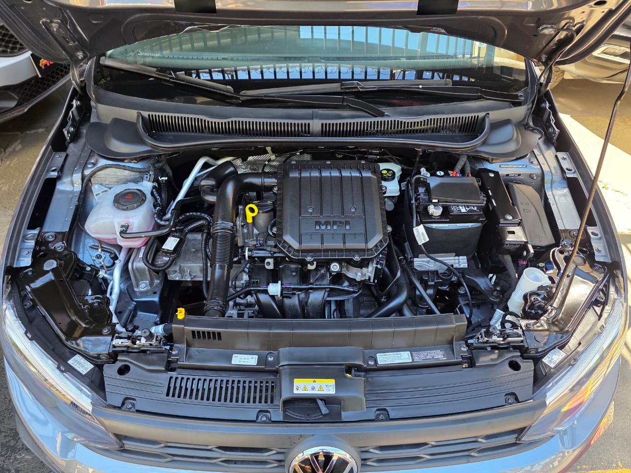 VOLKSWAGEN POLO