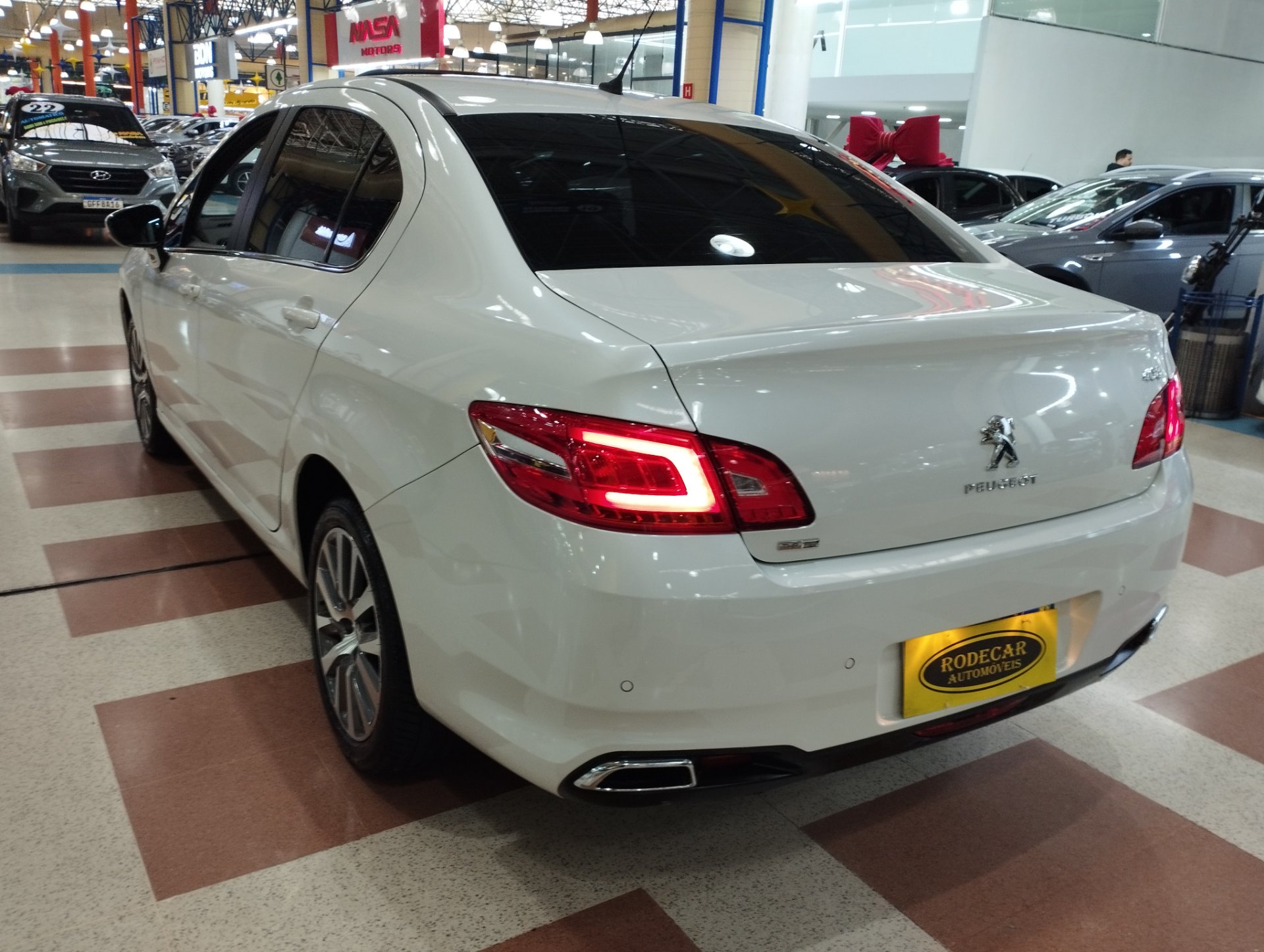 PEUGEOT 408