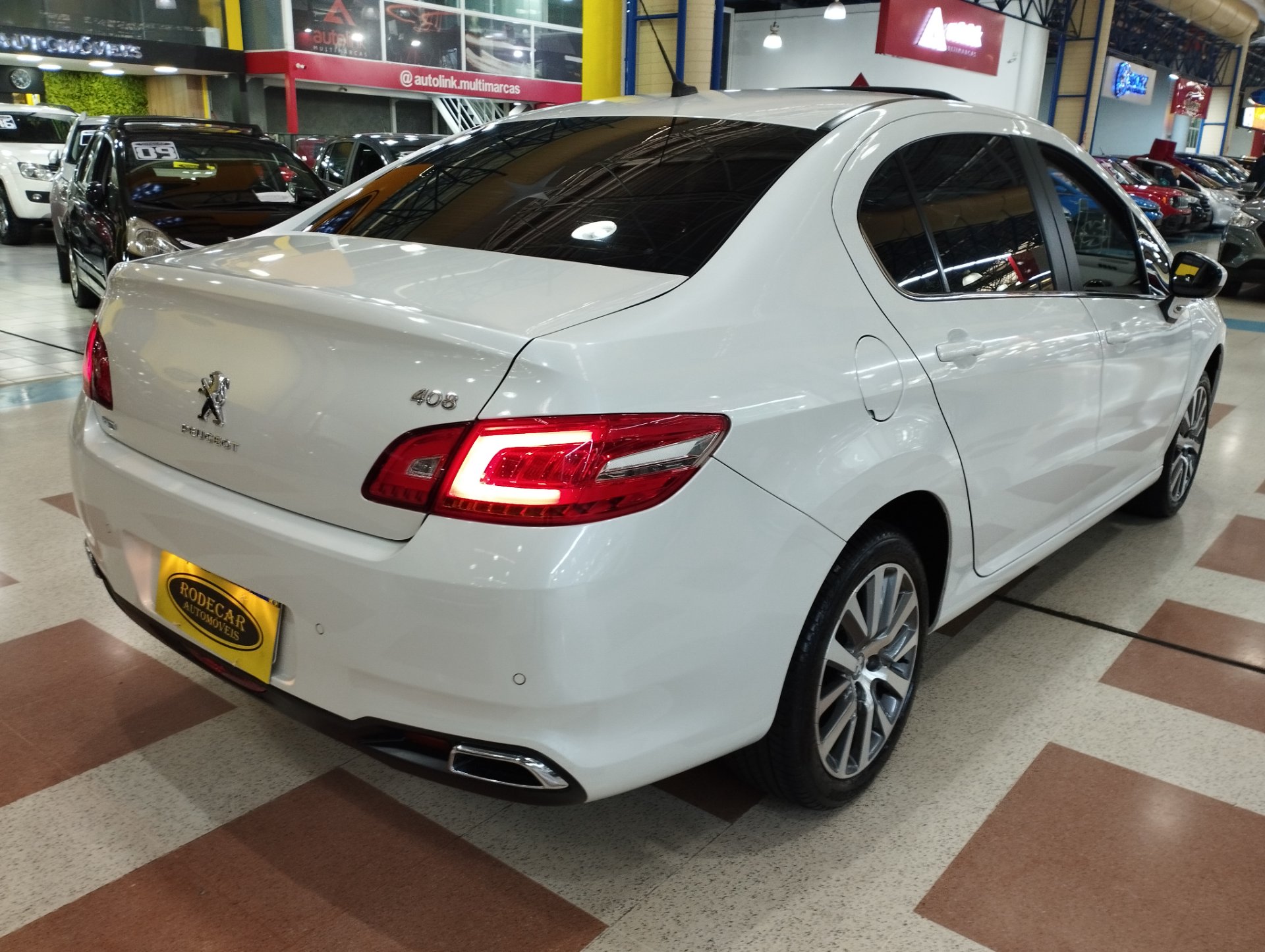 PEUGEOT 408
