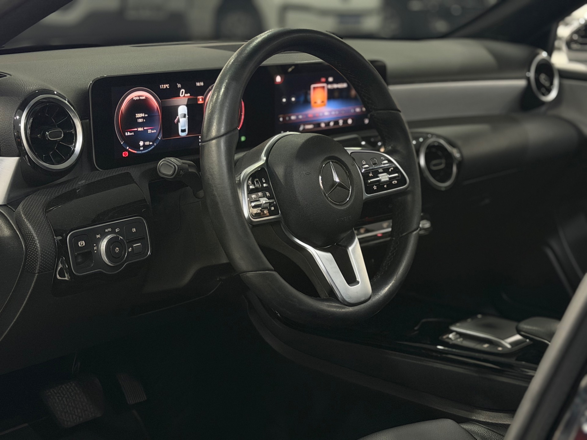 MERCEDES-BENZ A 200