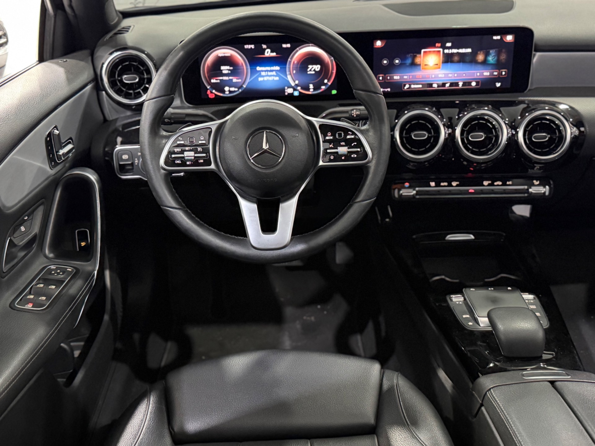 MERCEDES-BENZ A 200
