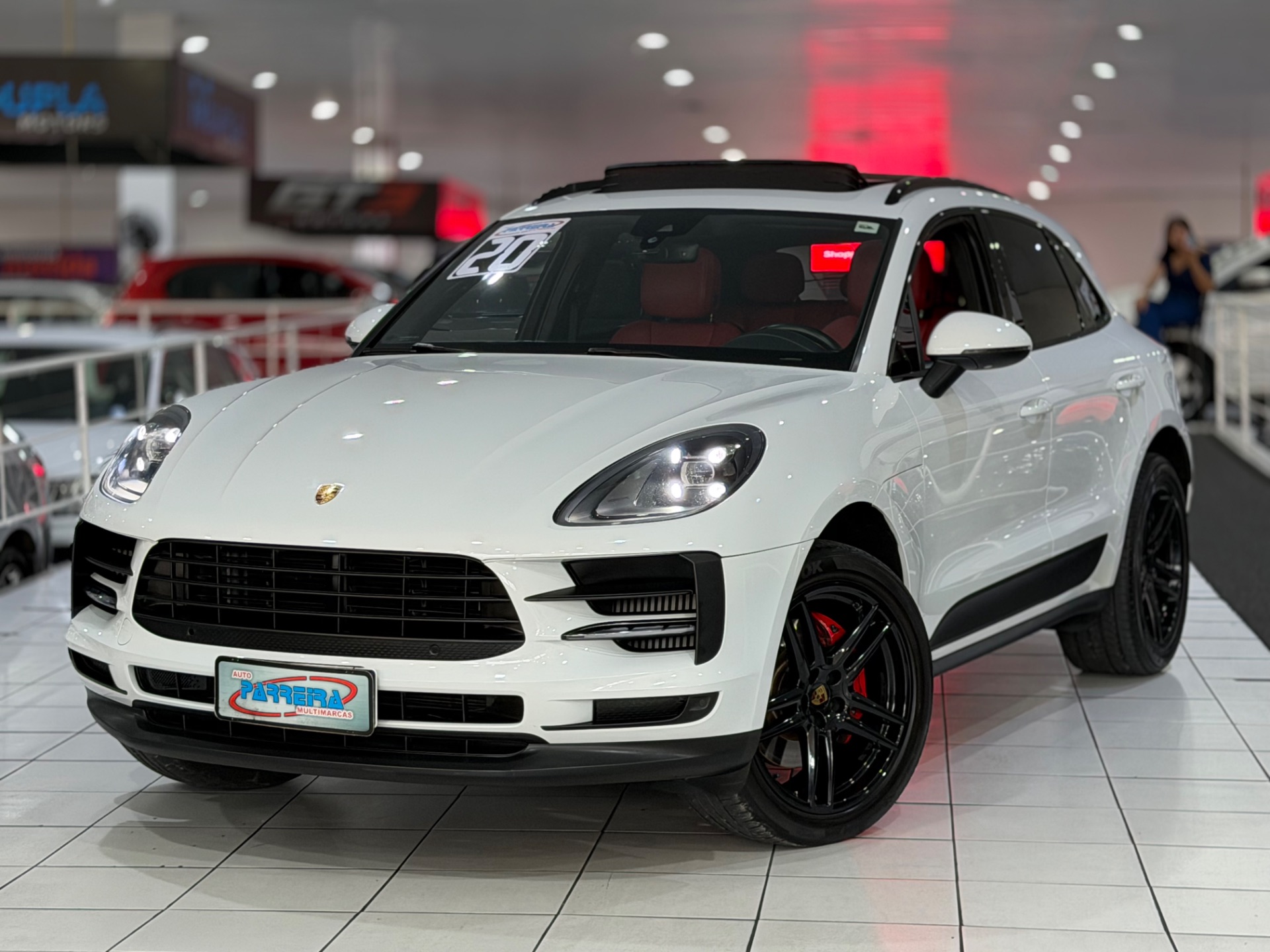 PORSCHE MACAN