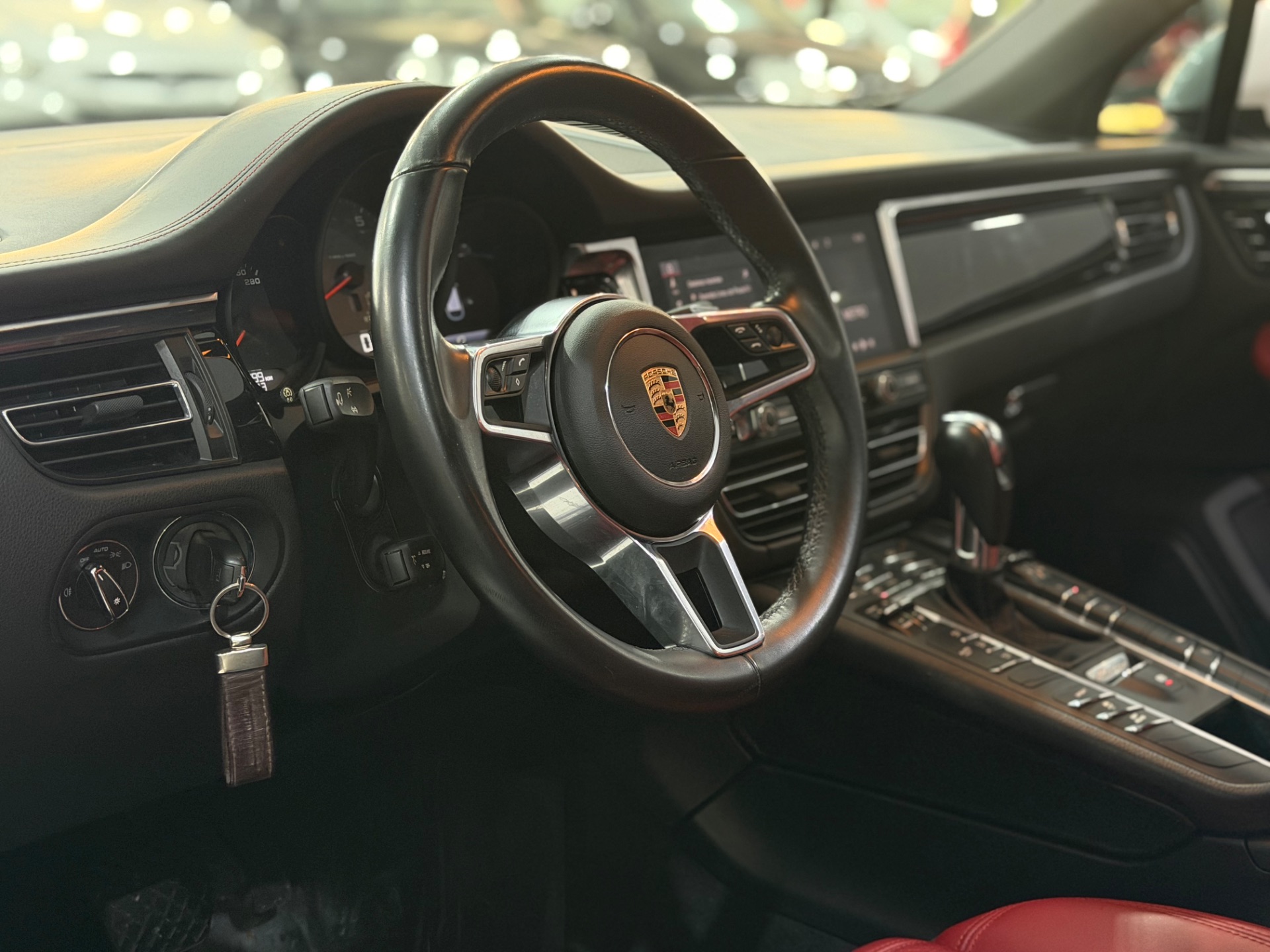 PORSCHE MACAN