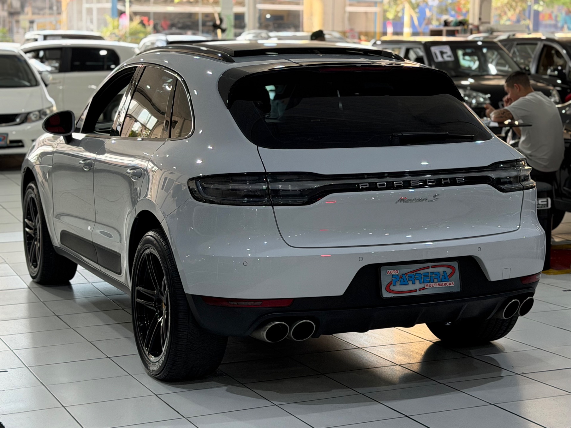 PORSCHE MACAN