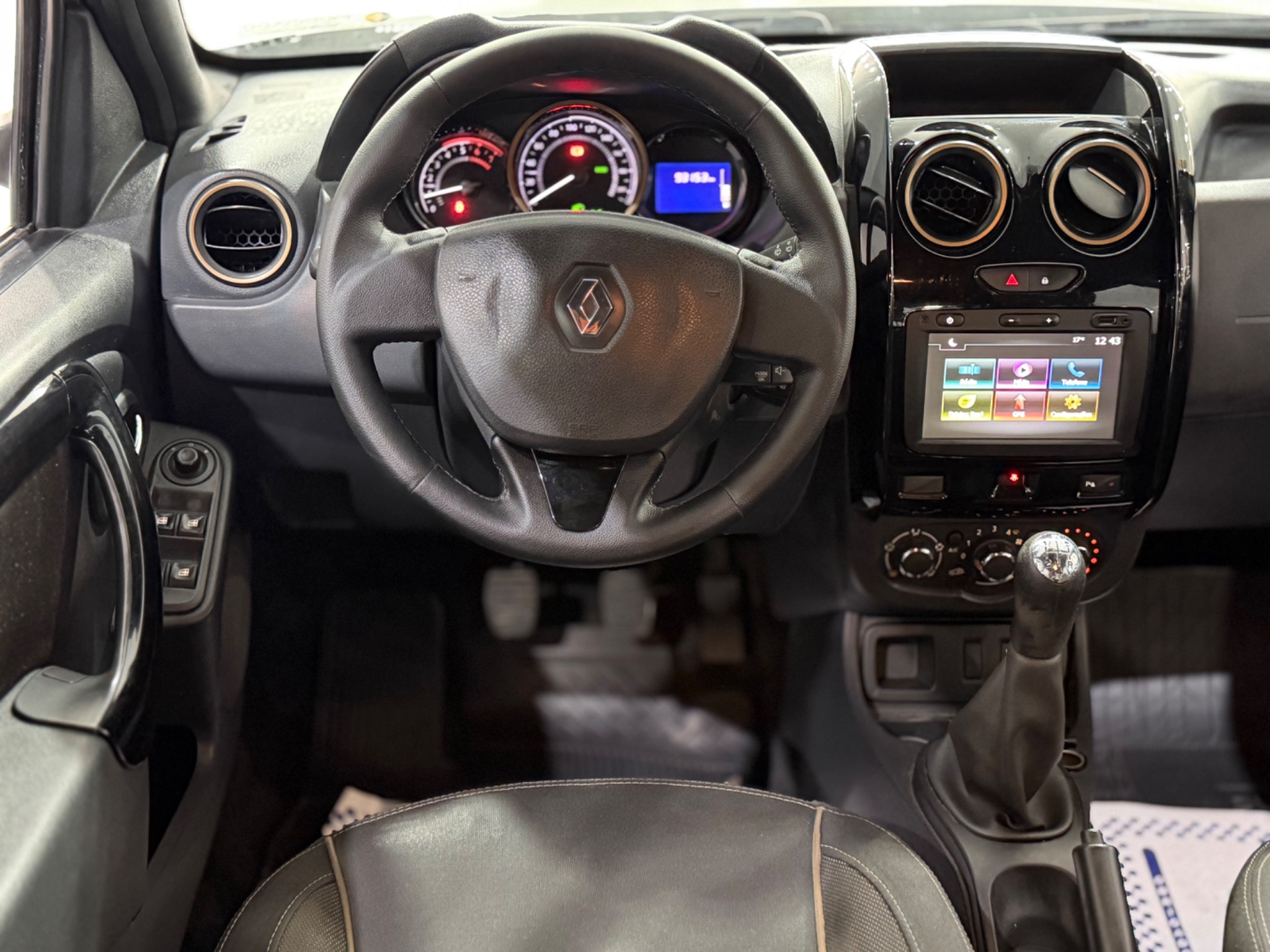 RENAULT DUSTER
