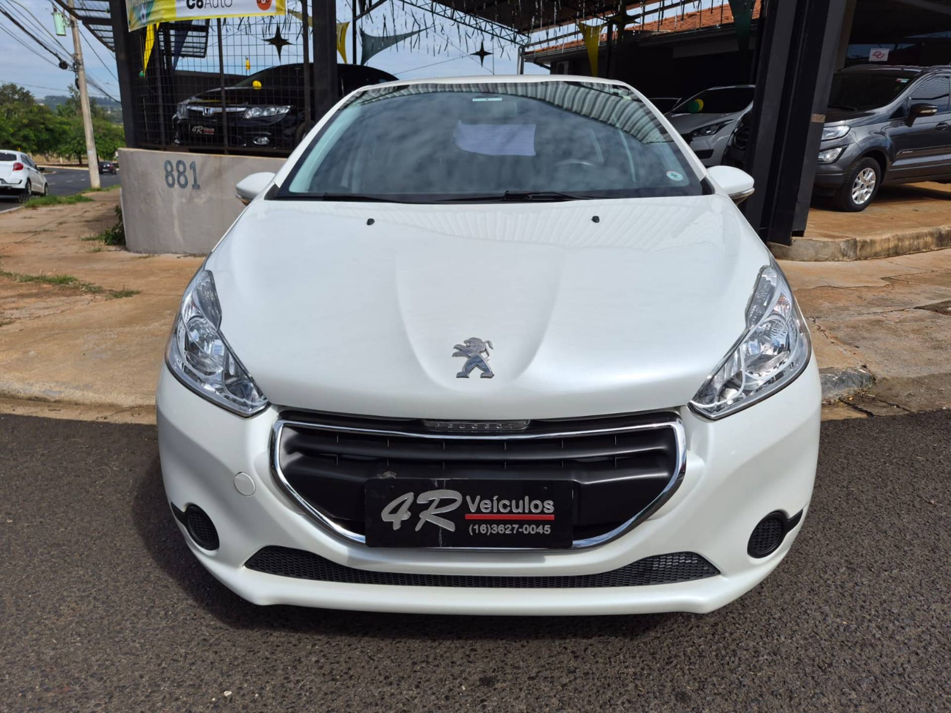 PEUGEOT 208