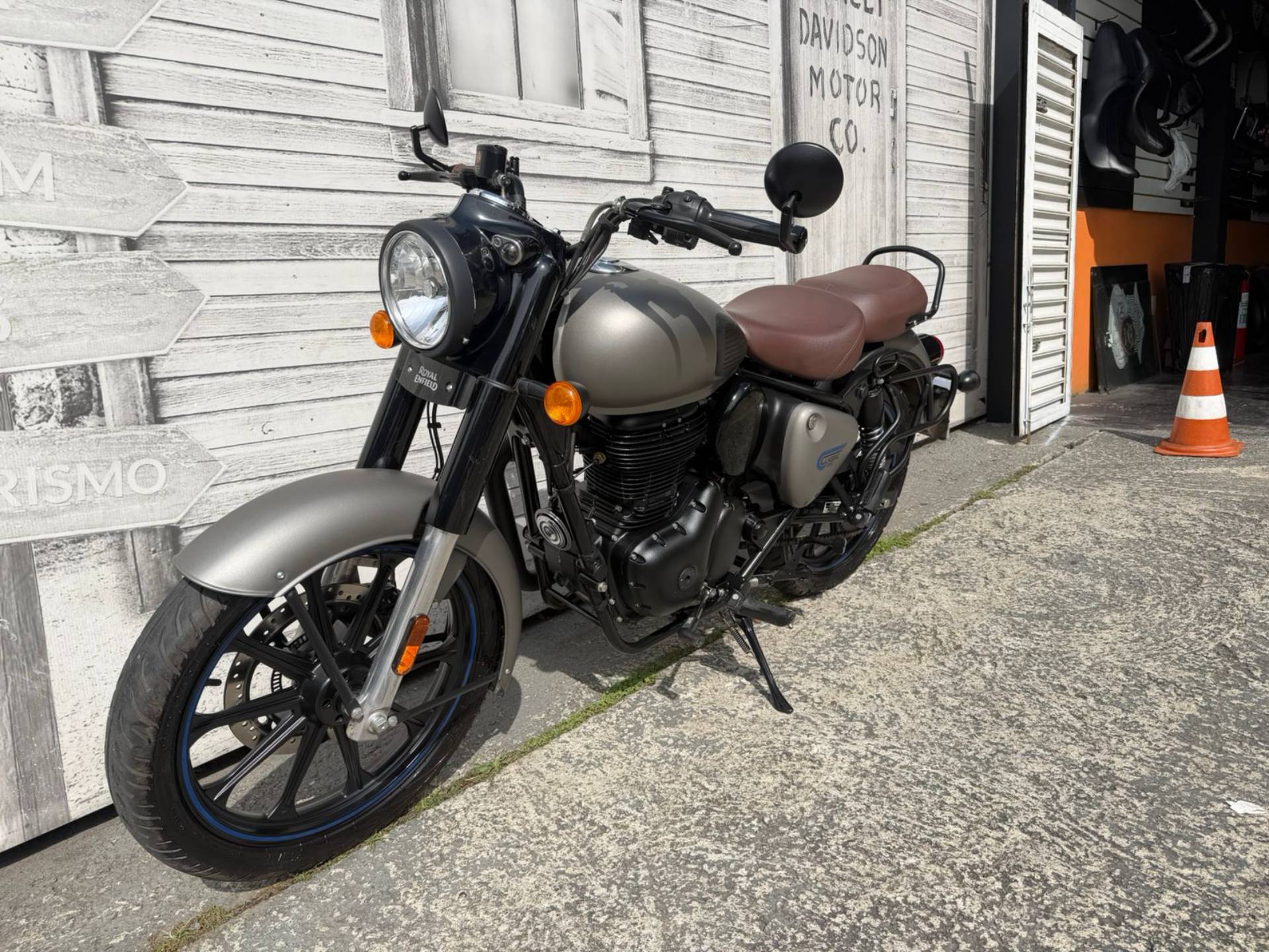 ROYAL ENFIELD CLASSIC 500