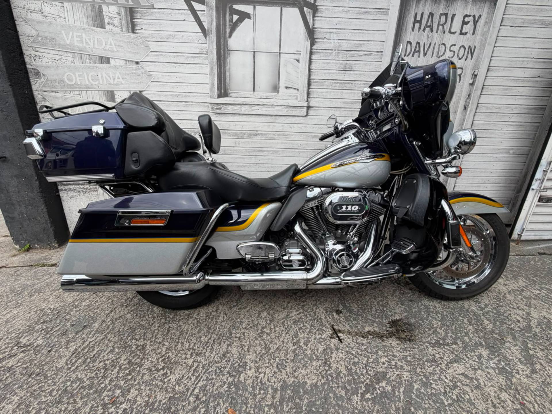 HARLEY-DAVIDSON CVO ULTRA CLASSIC ELECTRA GLIDE