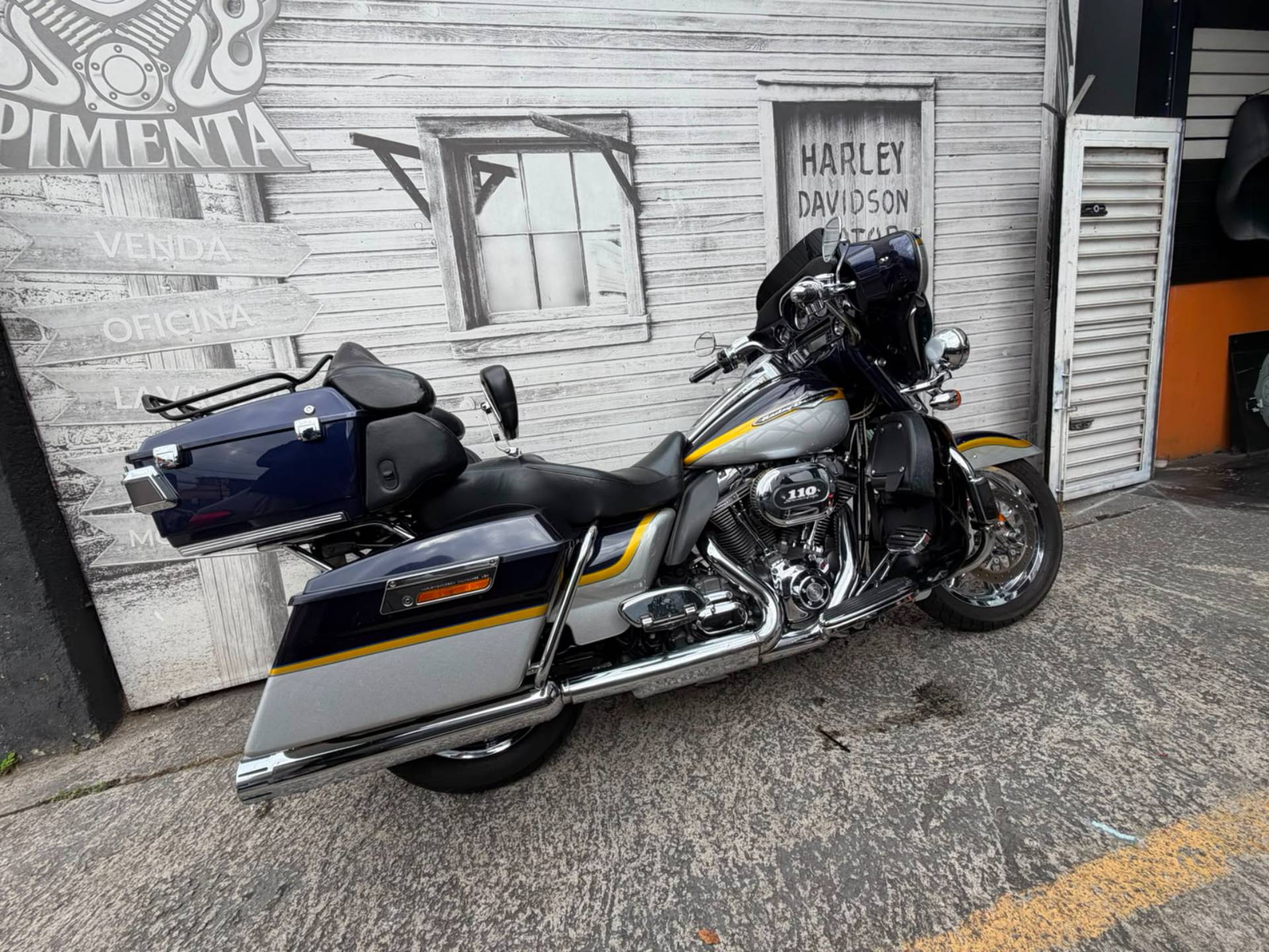 HARLEY-DAVIDSON CVO ULTRA CLASSIC ELECTRA GLIDE