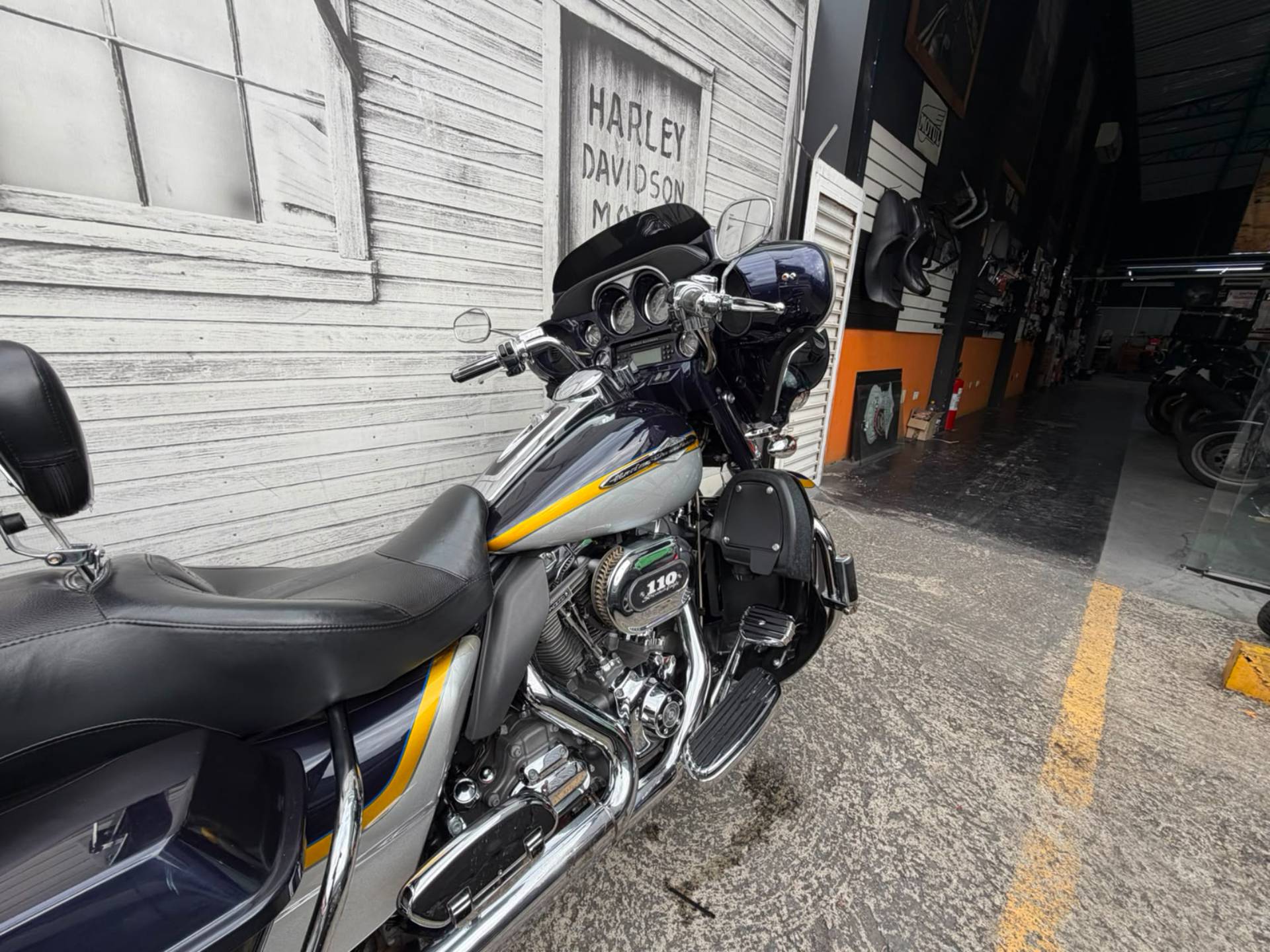HARLEY-DAVIDSON CVO ULTRA CLASSIC ELECTRA GLIDE