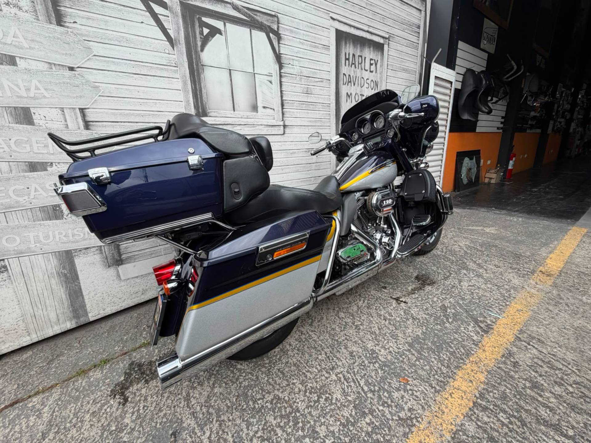 HARLEY-DAVIDSON CVO ULTRA CLASSIC ELECTRA GLIDE