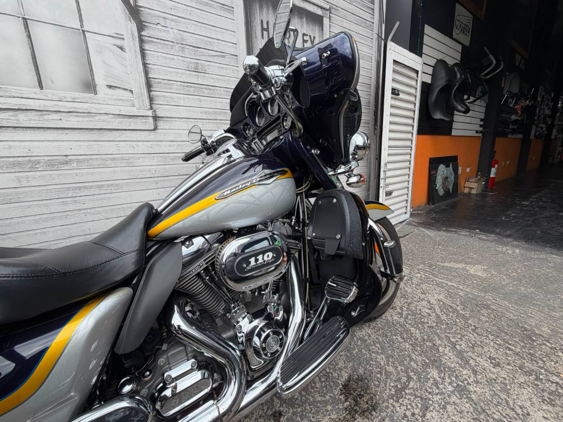 HARLEY-DAVIDSON CVO ULTRA CLASSIC ELECTRA GLIDE