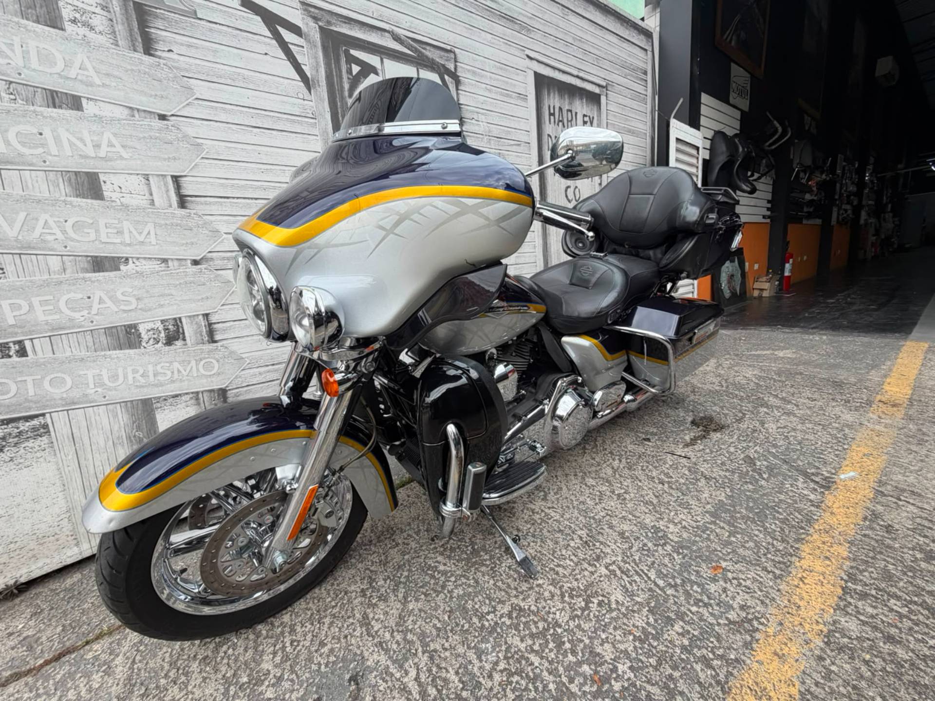 HARLEY-DAVIDSON CVO ULTRA CLASSIC ELECTRA GLIDE