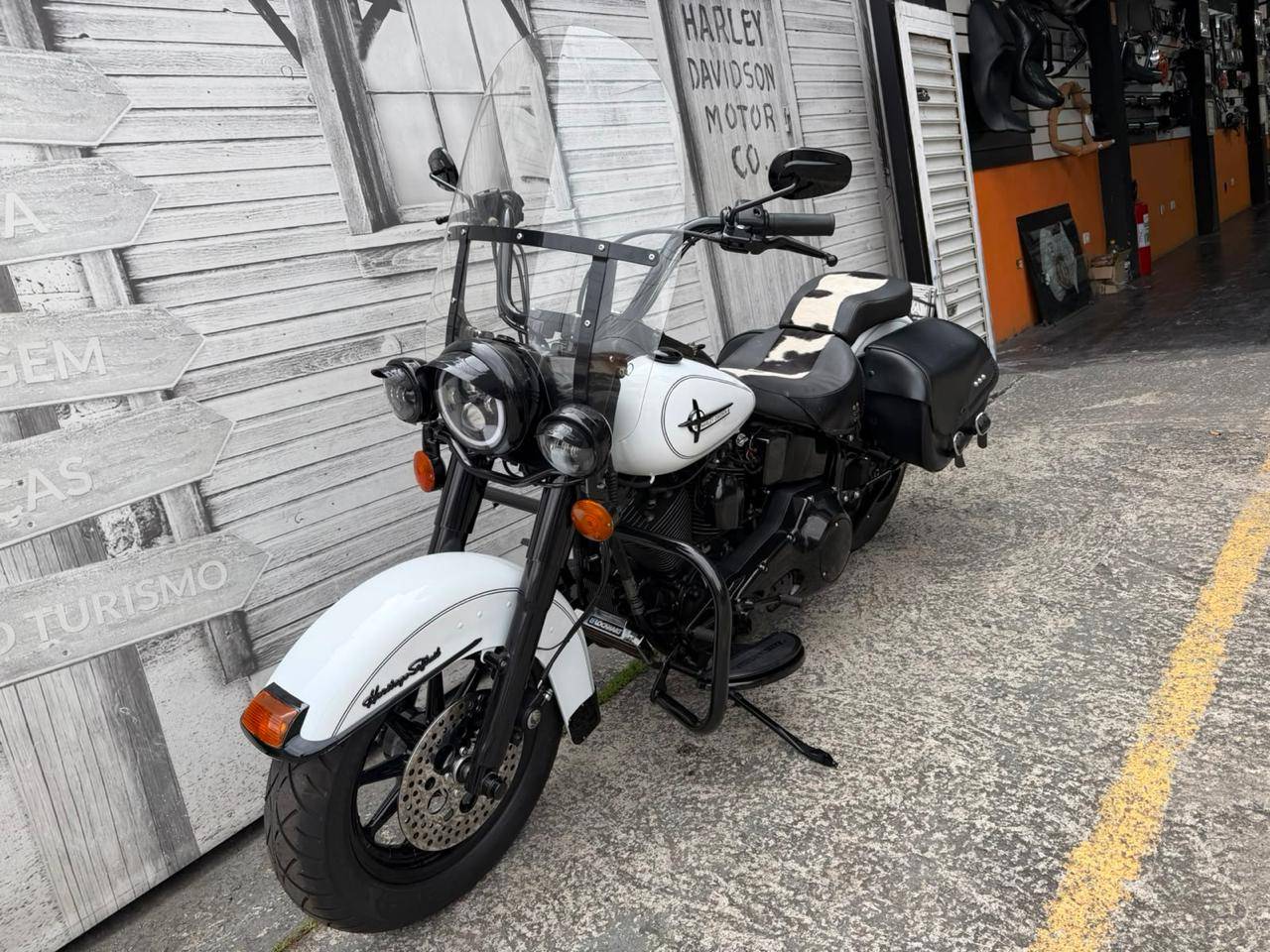 HARLEY-DAVIDSON HERITAGE SOFTAIL CLASSIC