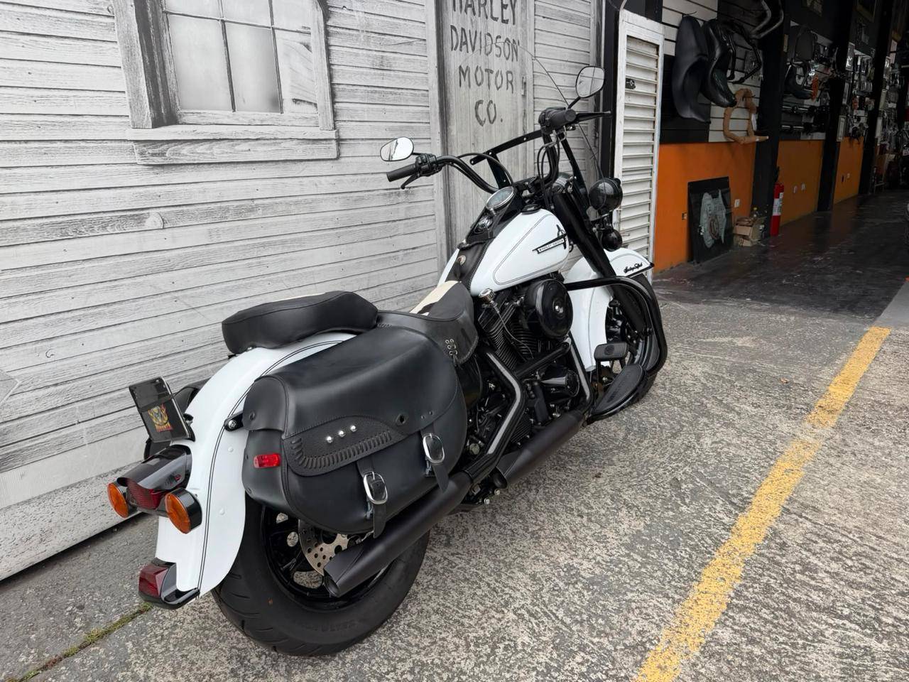 HARLEY-DAVIDSON HERITAGE SOFTAIL CLASSIC
