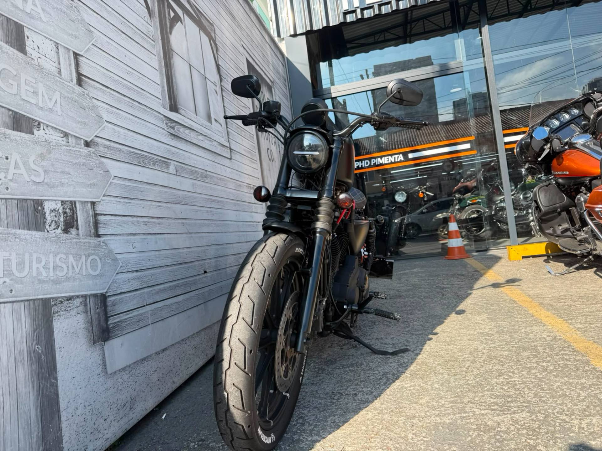 HARLEY-DAVIDSON IRON