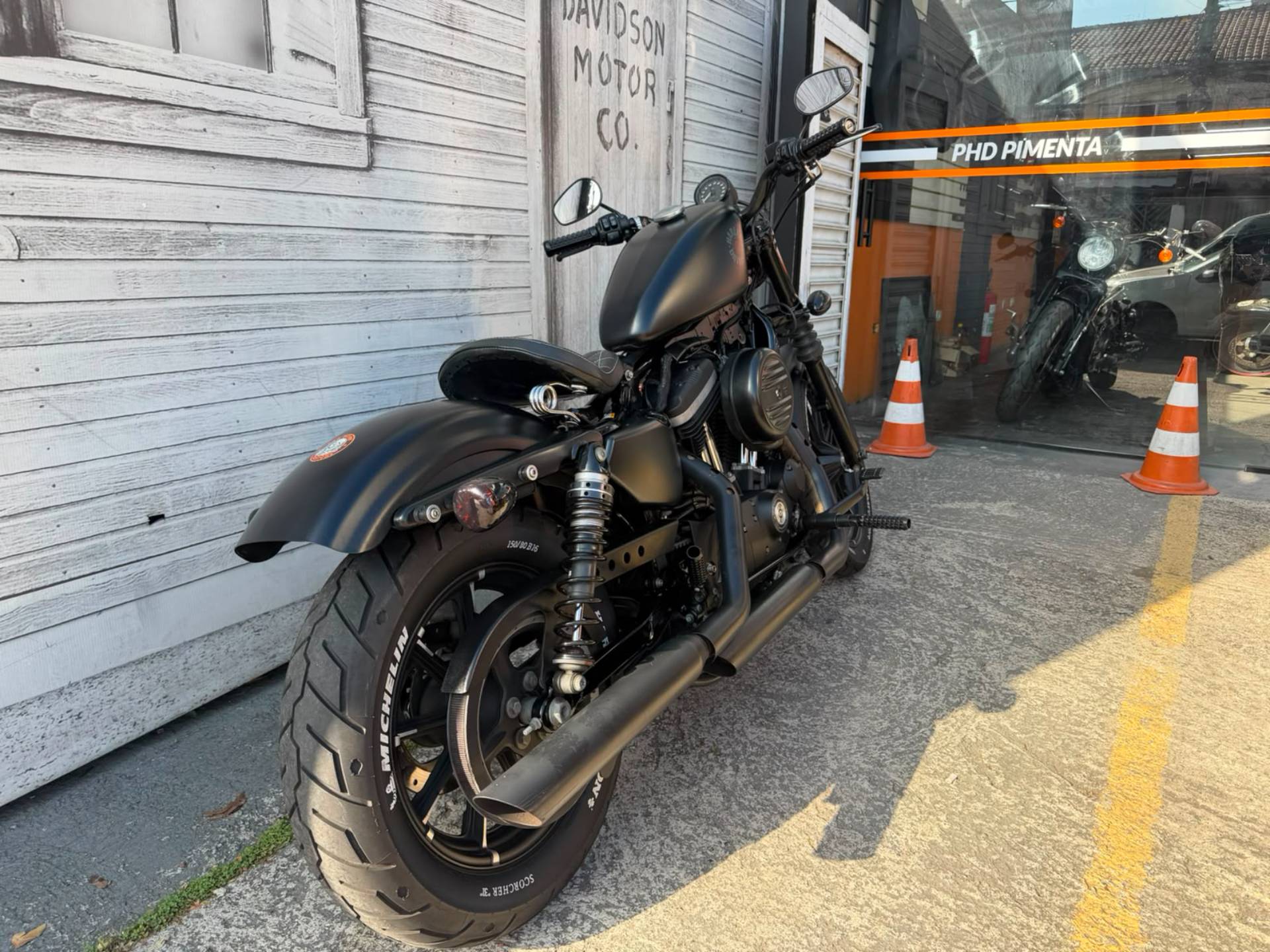 HARLEY-DAVIDSON IRON