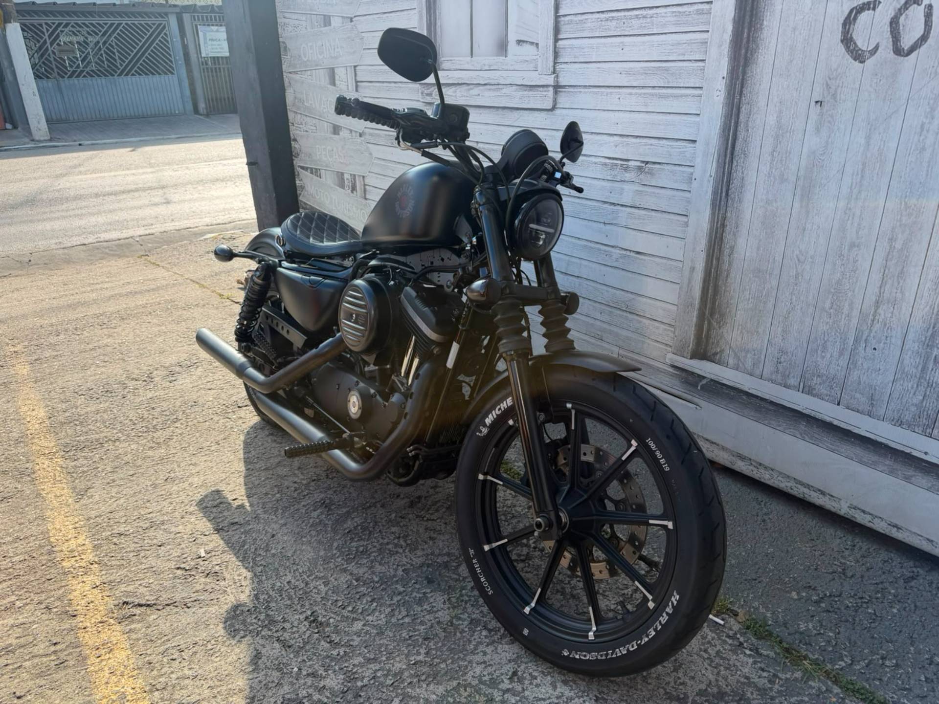 HARLEY-DAVIDSON IRON
