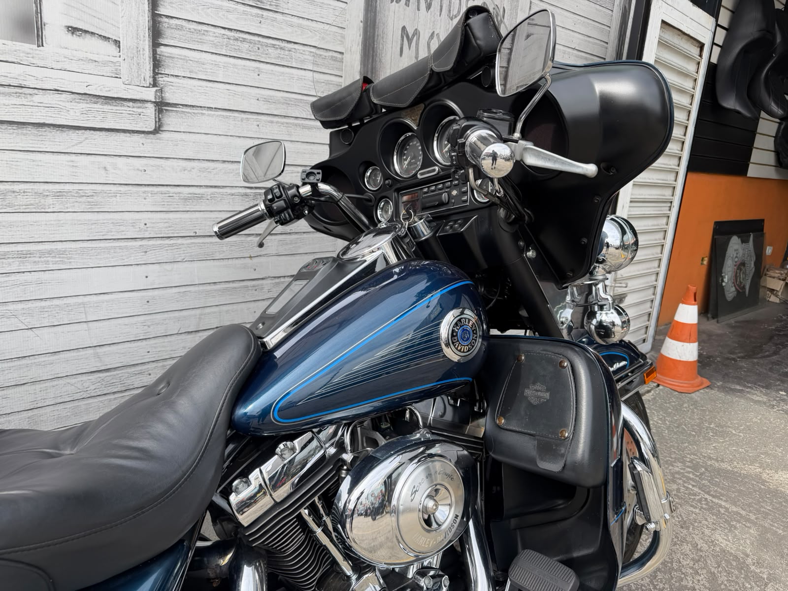 HARLEY-DAVIDSON ELECTRA GLIDE CLASSIC
