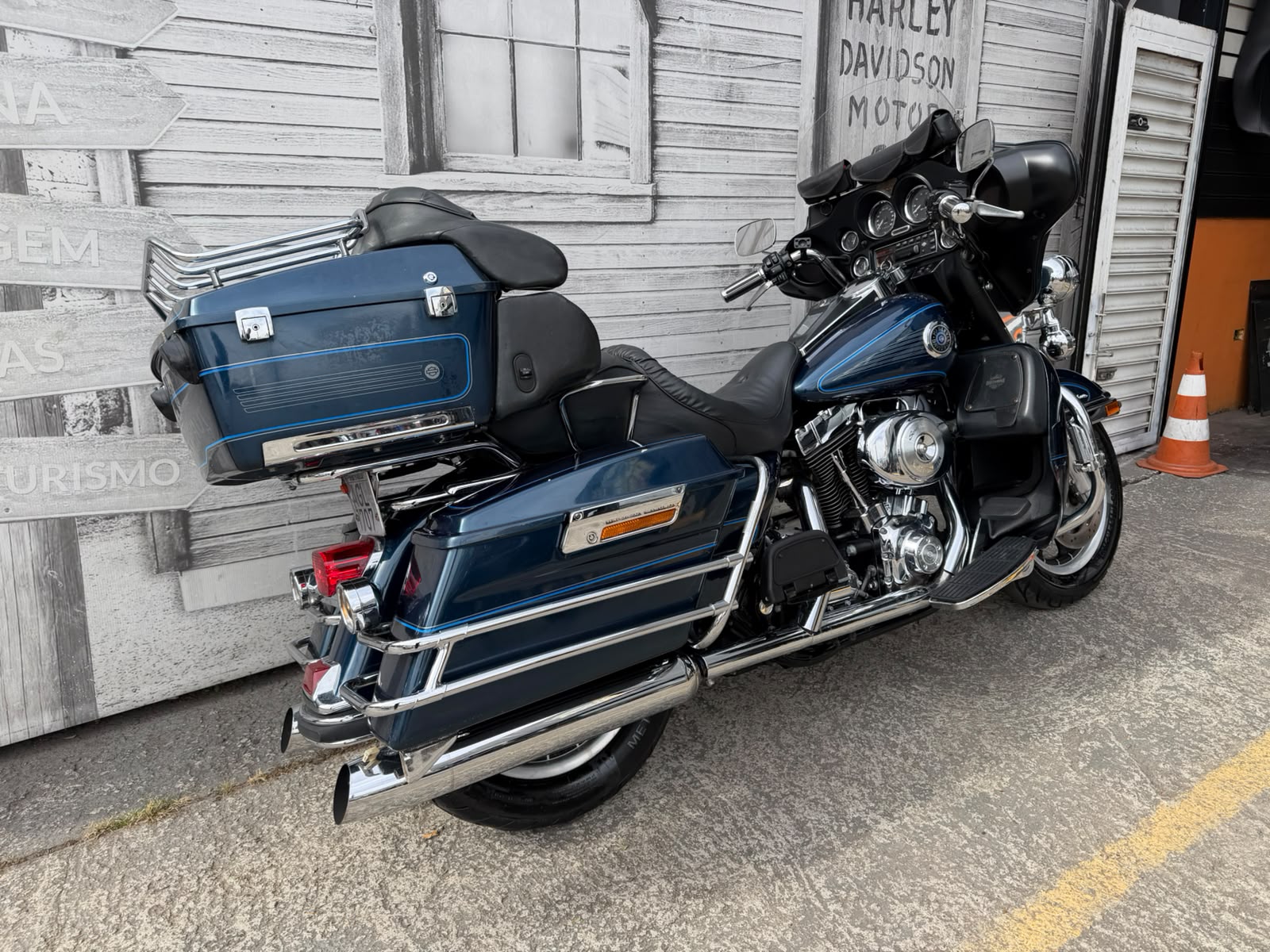 HARLEY-DAVIDSON ELECTRA GLIDE CLASSIC