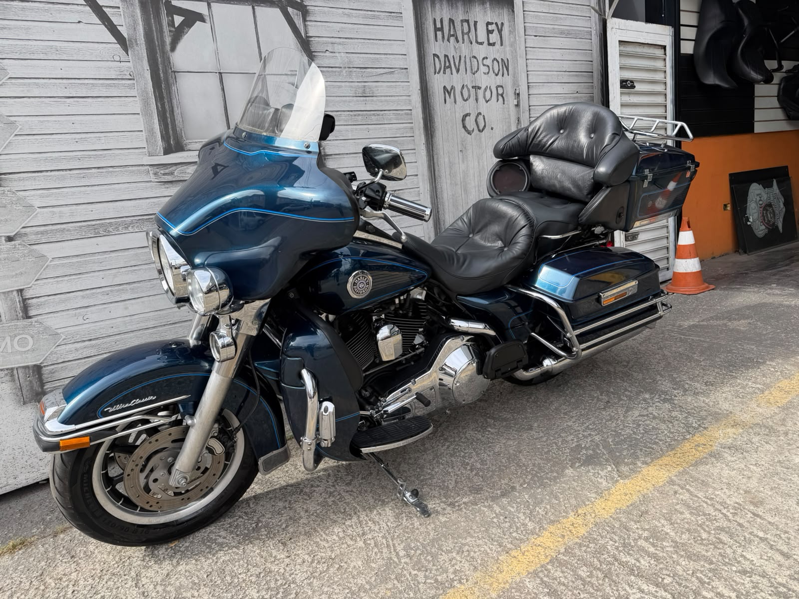 HARLEY-DAVIDSON ELECTRA GLIDE CLASSIC