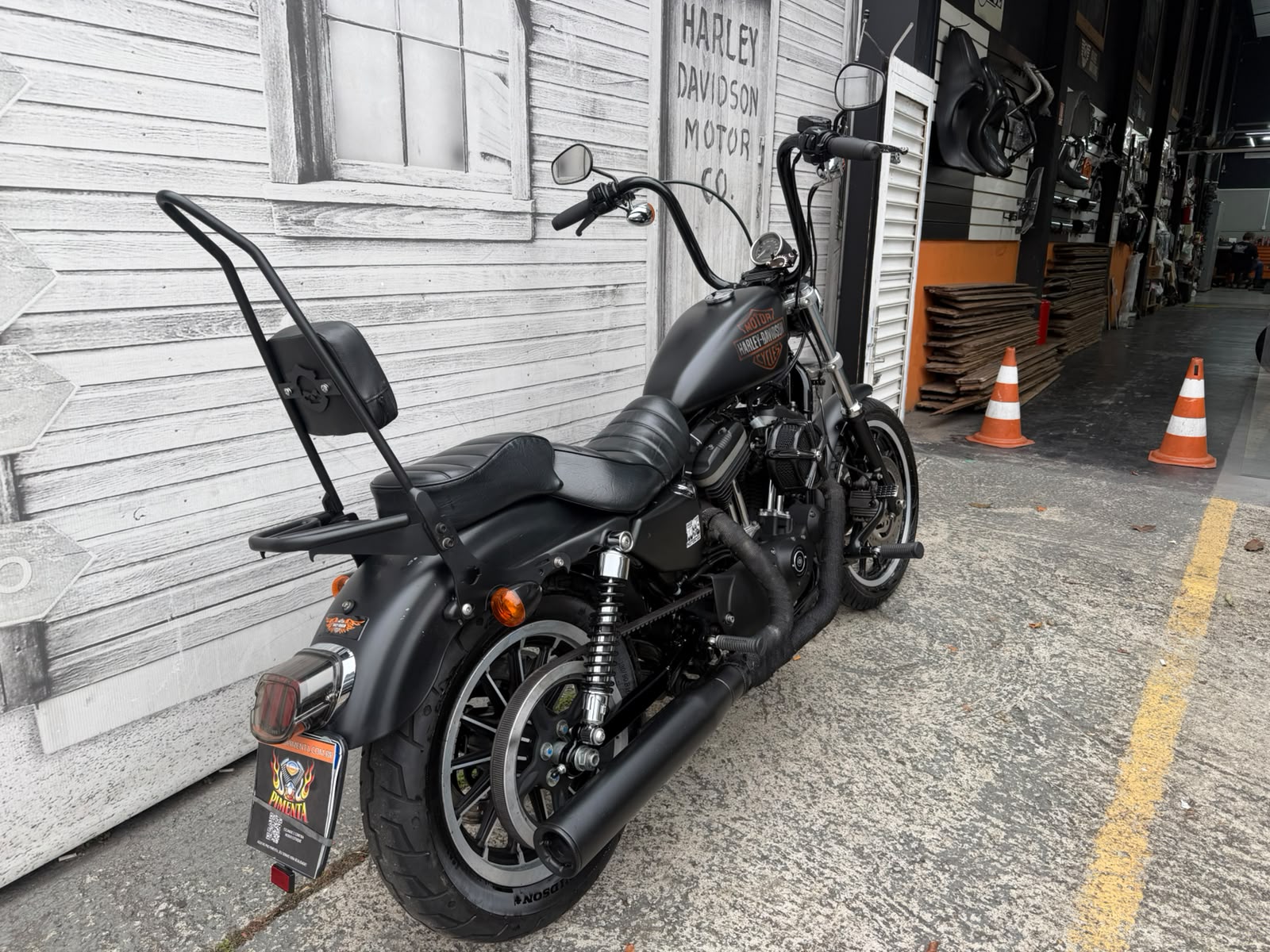 HARLEY-DAVIDSON SPORTSTER XL 883 R