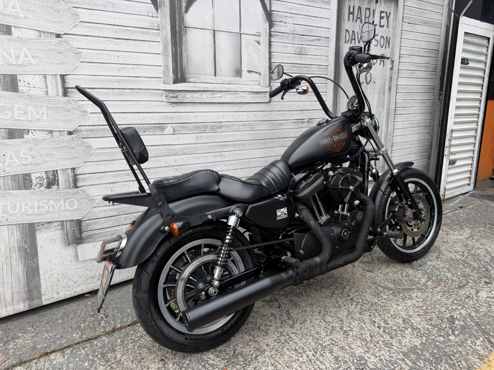 HARLEY-DAVIDSON SPORTSTER XL 883 R