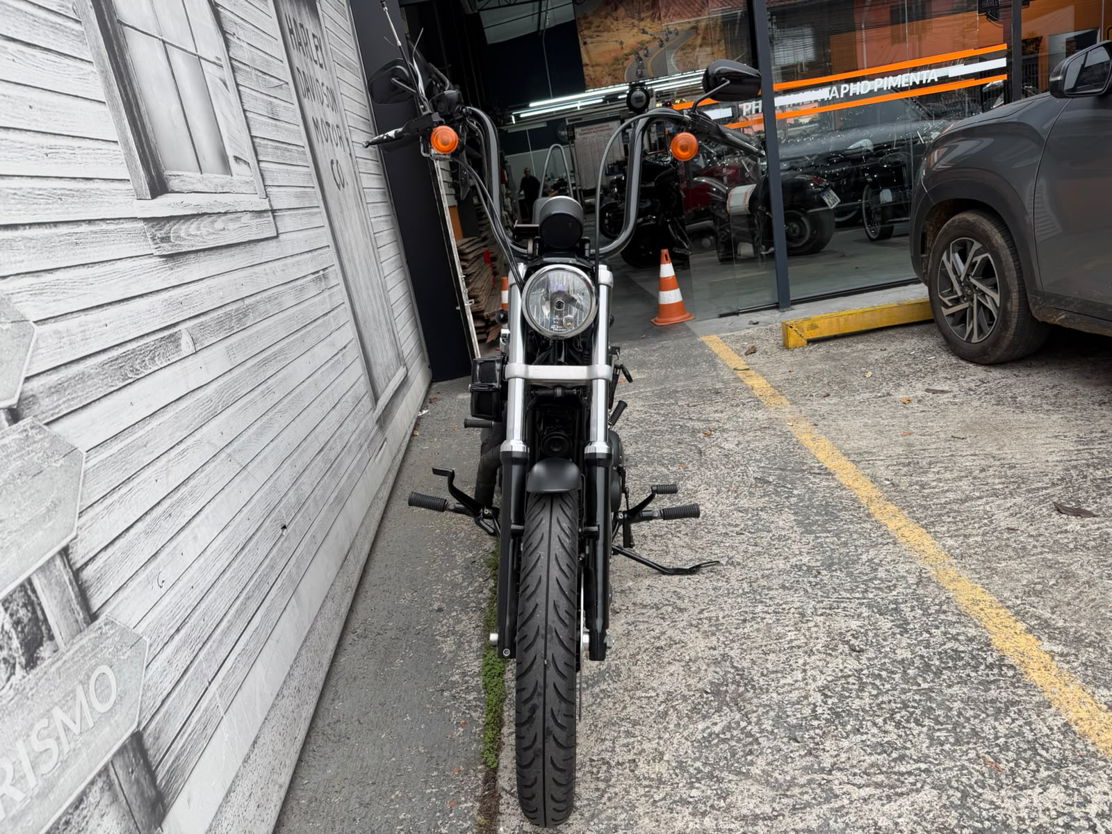 HARLEY-DAVIDSON SPORTSTER XL 883 R