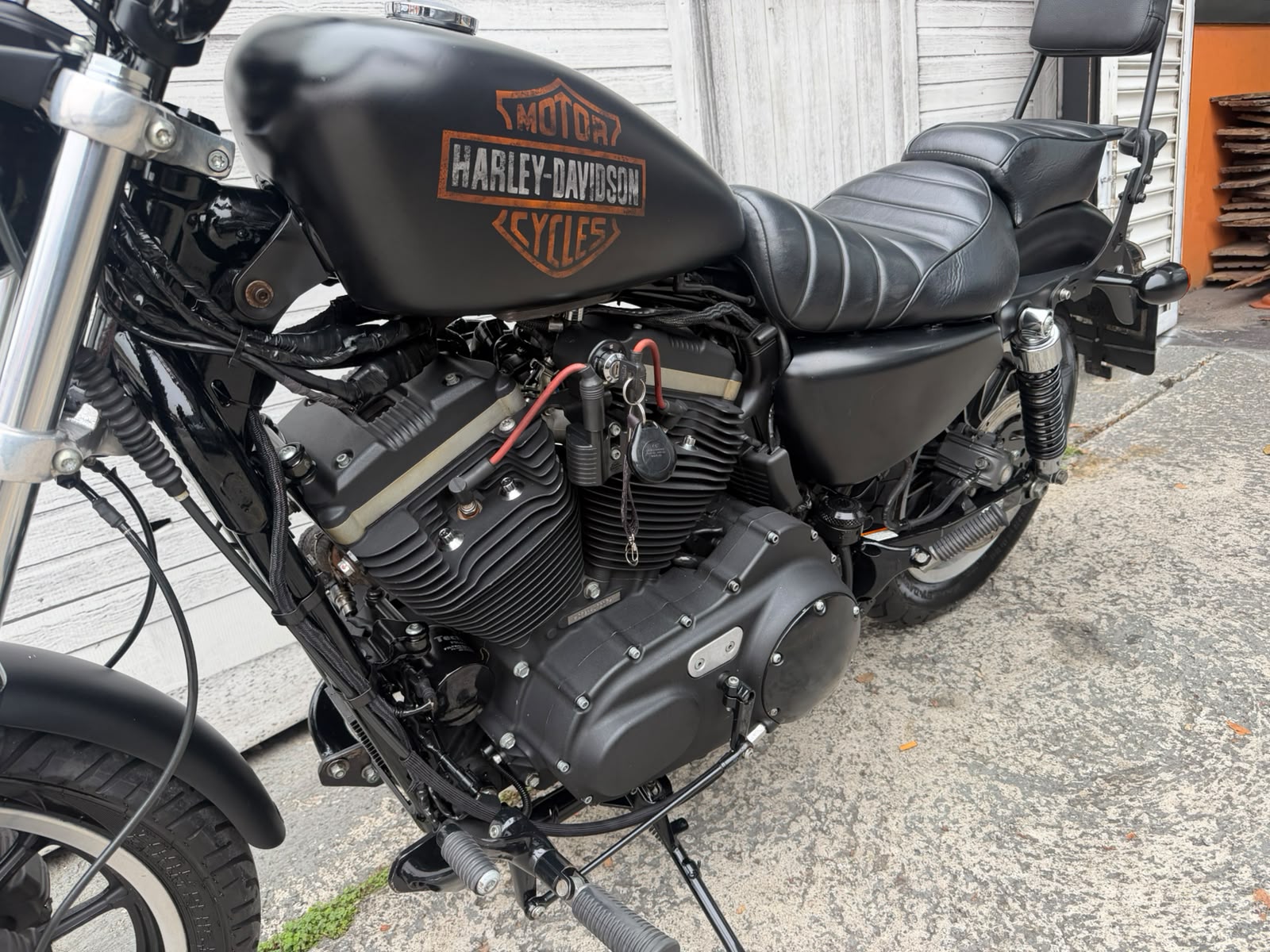 HARLEY-DAVIDSON SPORTSTER XL 883 R