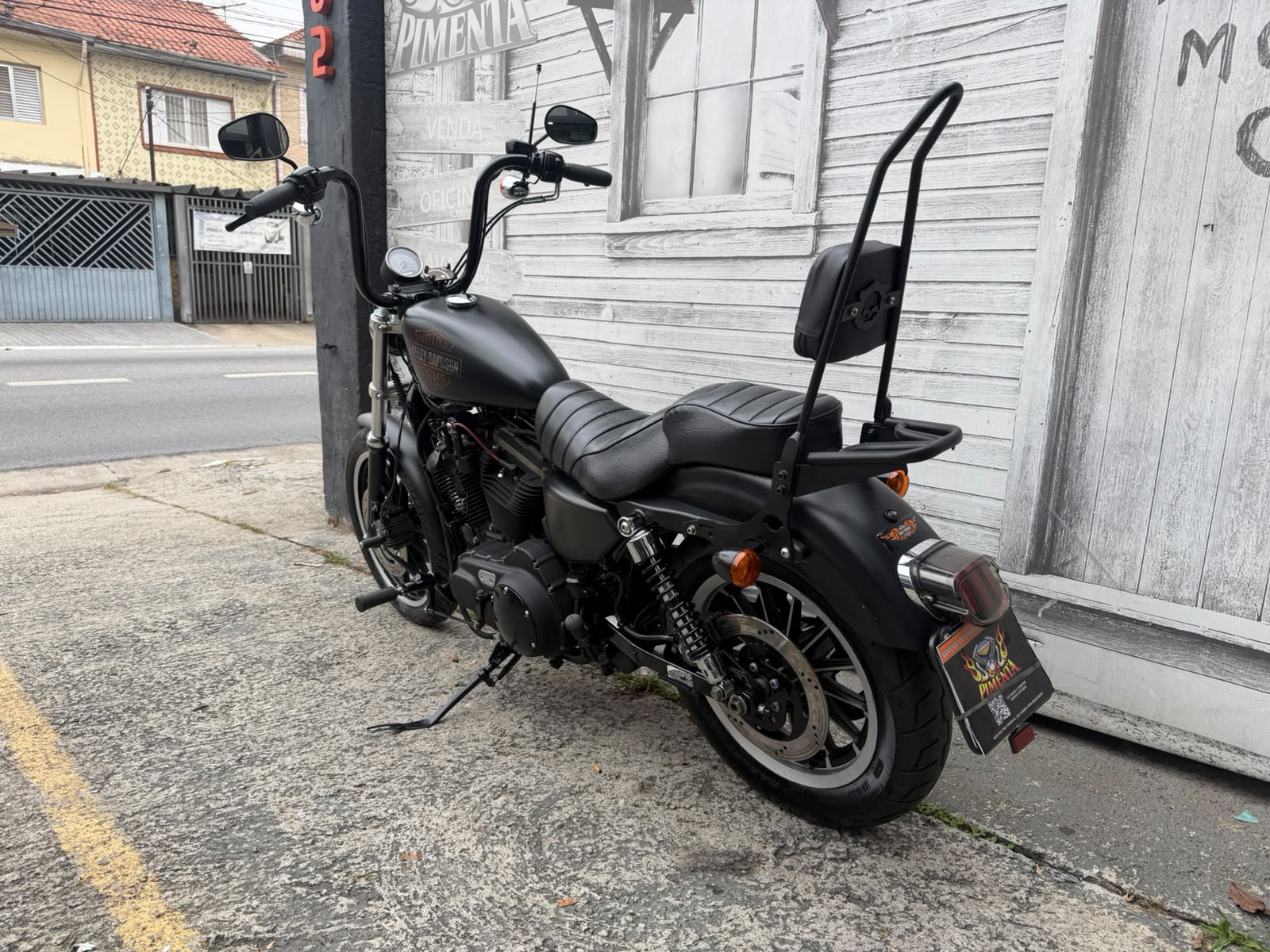 HARLEY-DAVIDSON SPORTSTER XL 883 R
