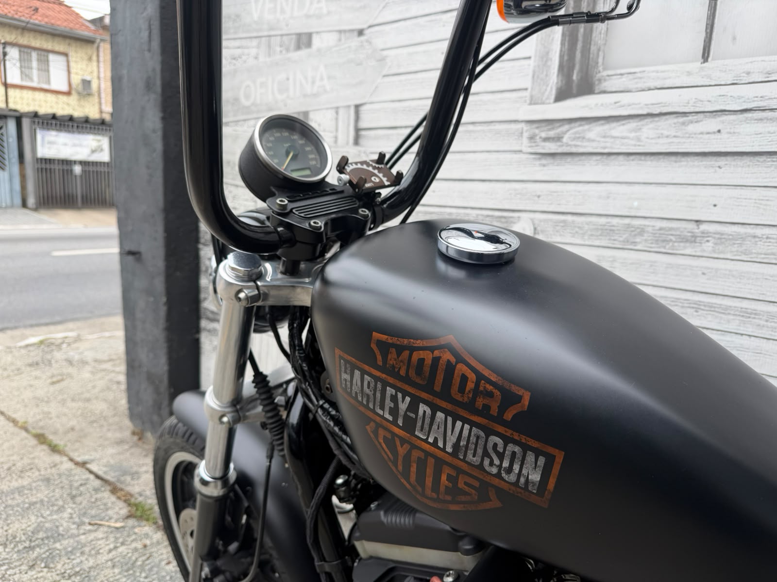HARLEY-DAVIDSON SPORTSTER XL 883 R