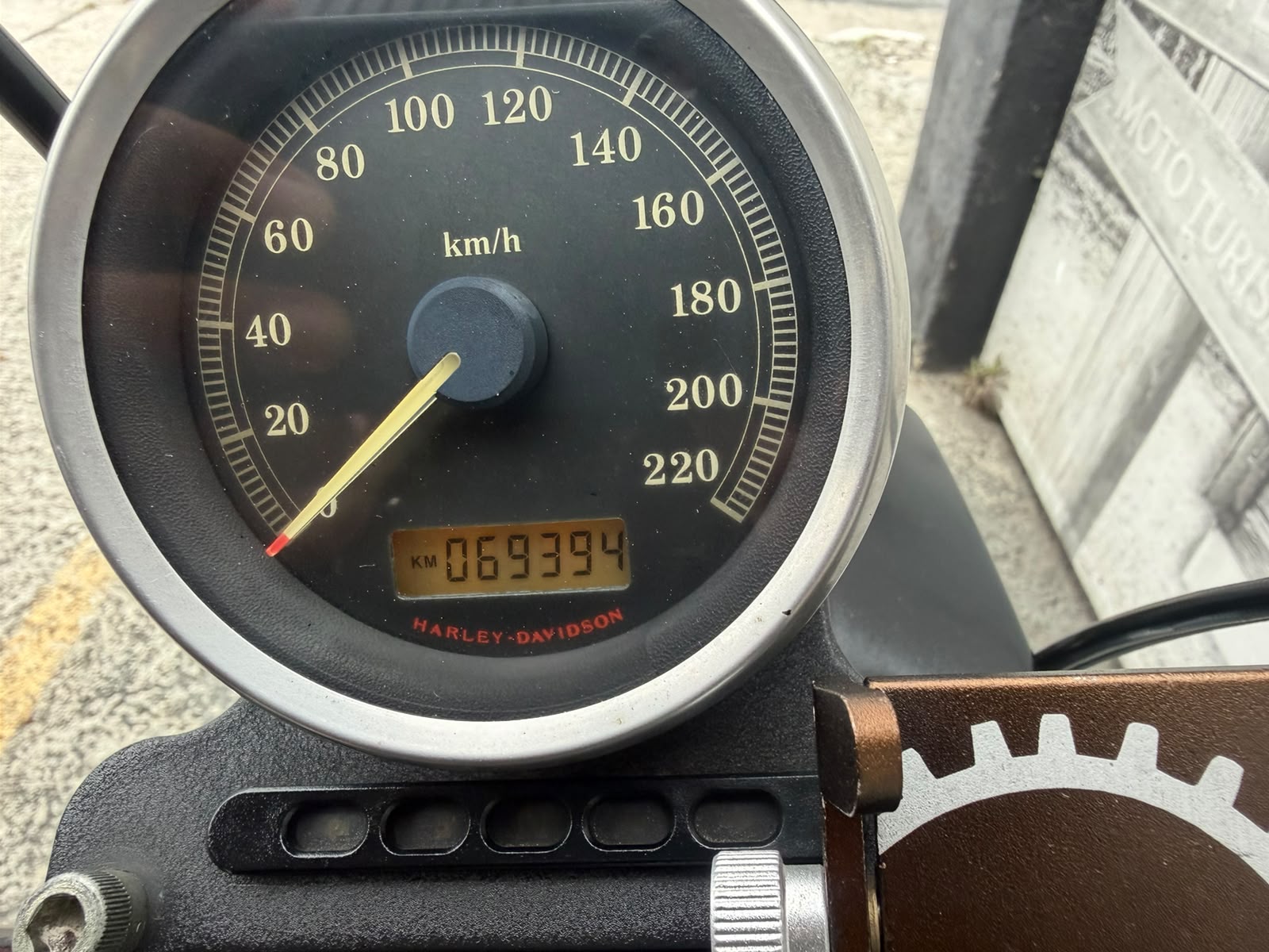 HARLEY-DAVIDSON SPORTSTER XL 883 R