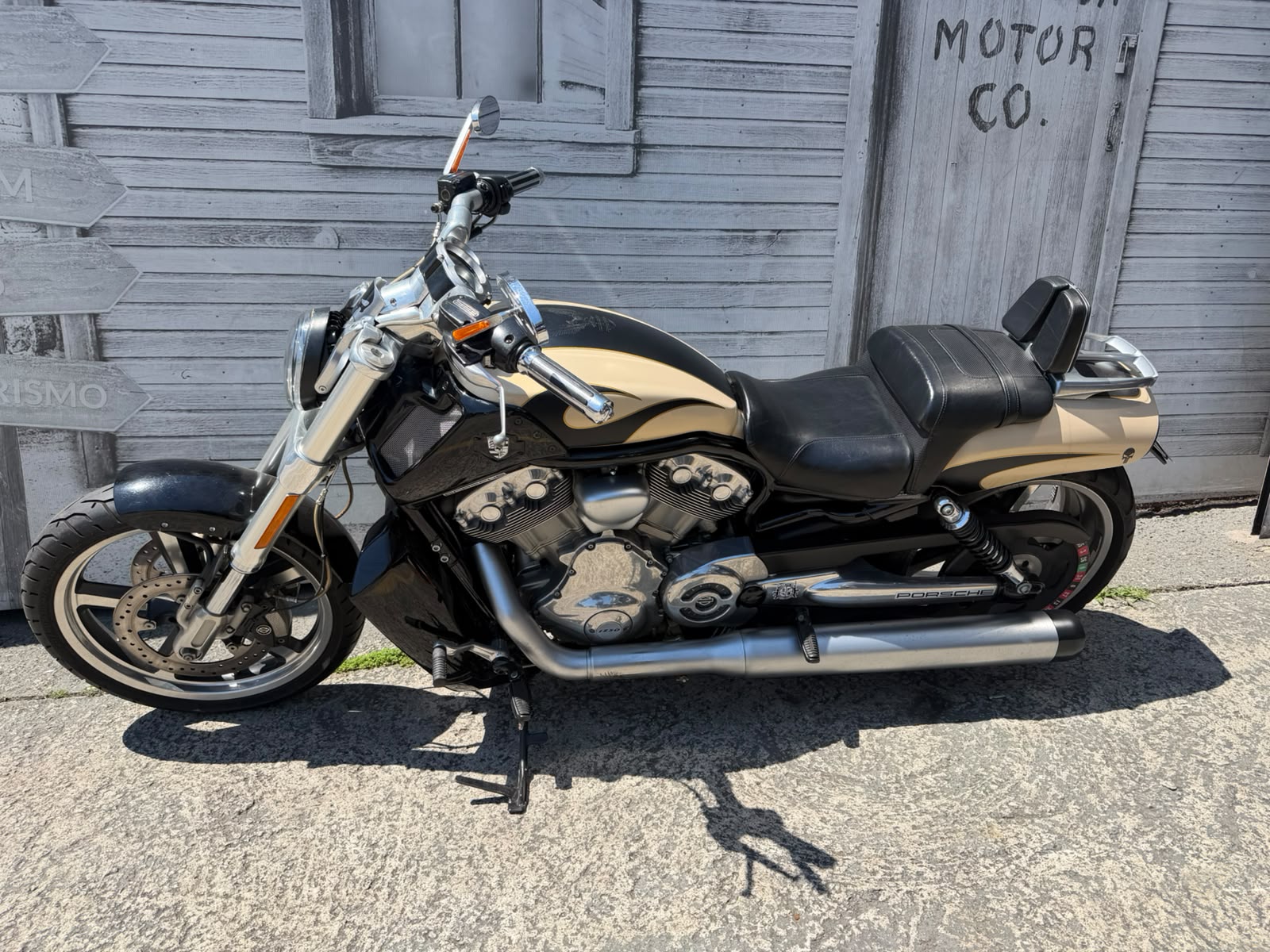 HARLEY-DAVIDSON V ROD MUSCLE