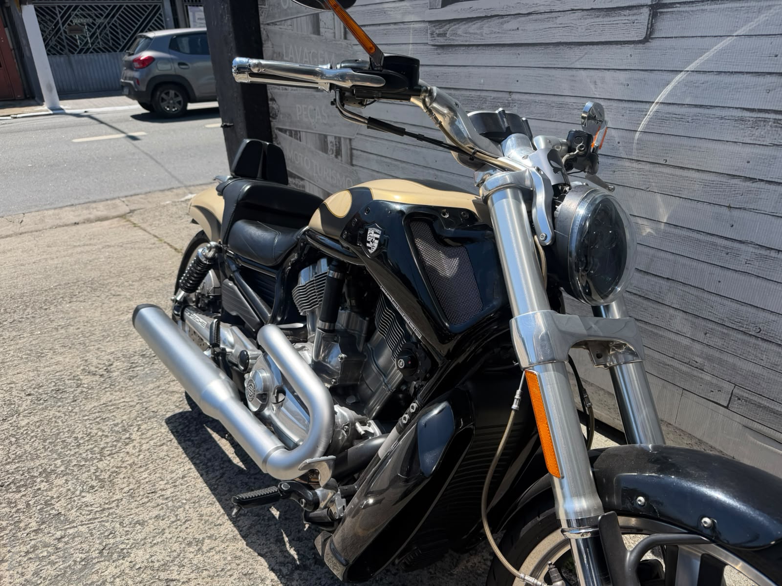 HARLEY-DAVIDSON V ROD MUSCLE