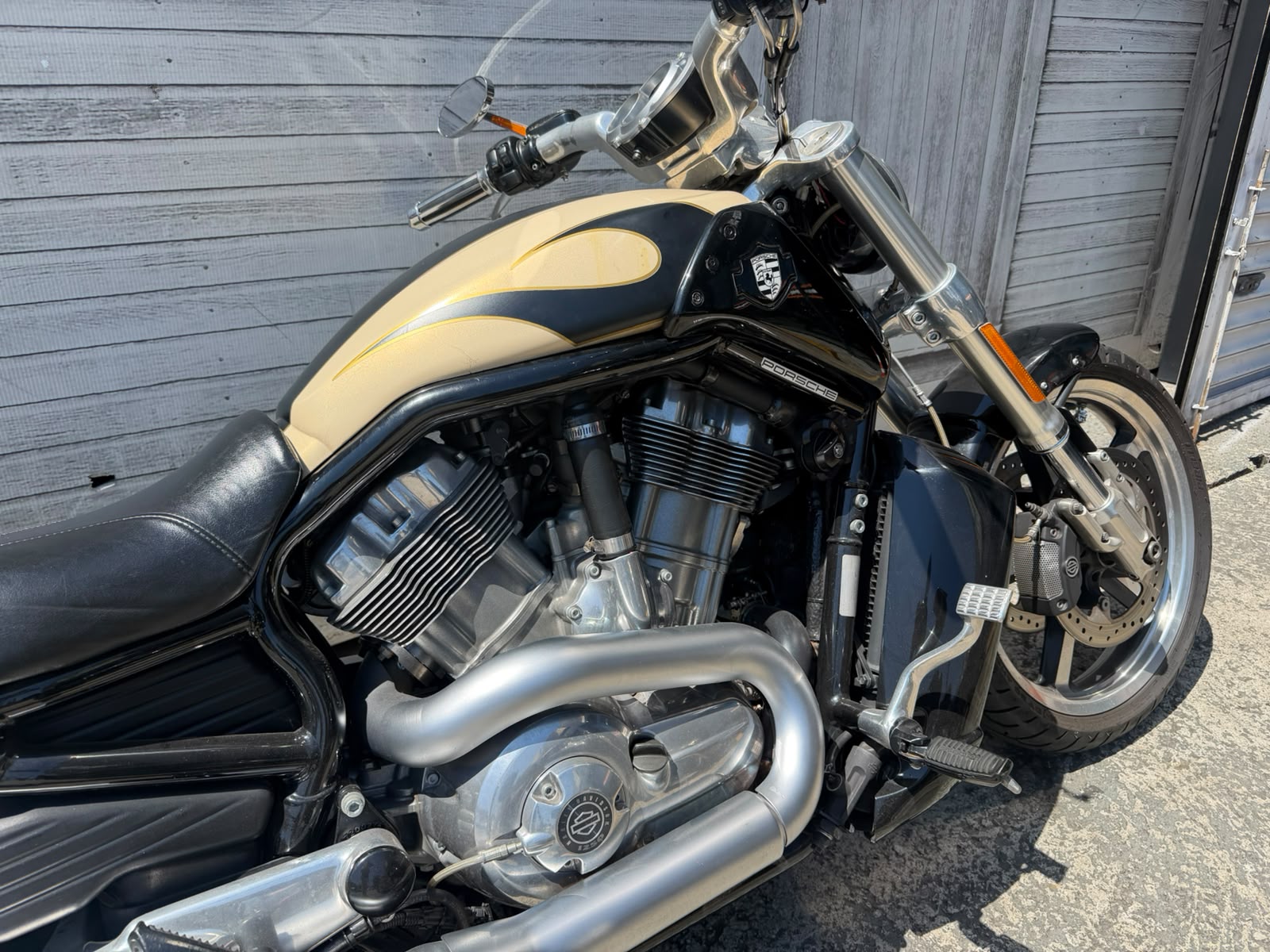 HARLEY-DAVIDSON V ROD MUSCLE