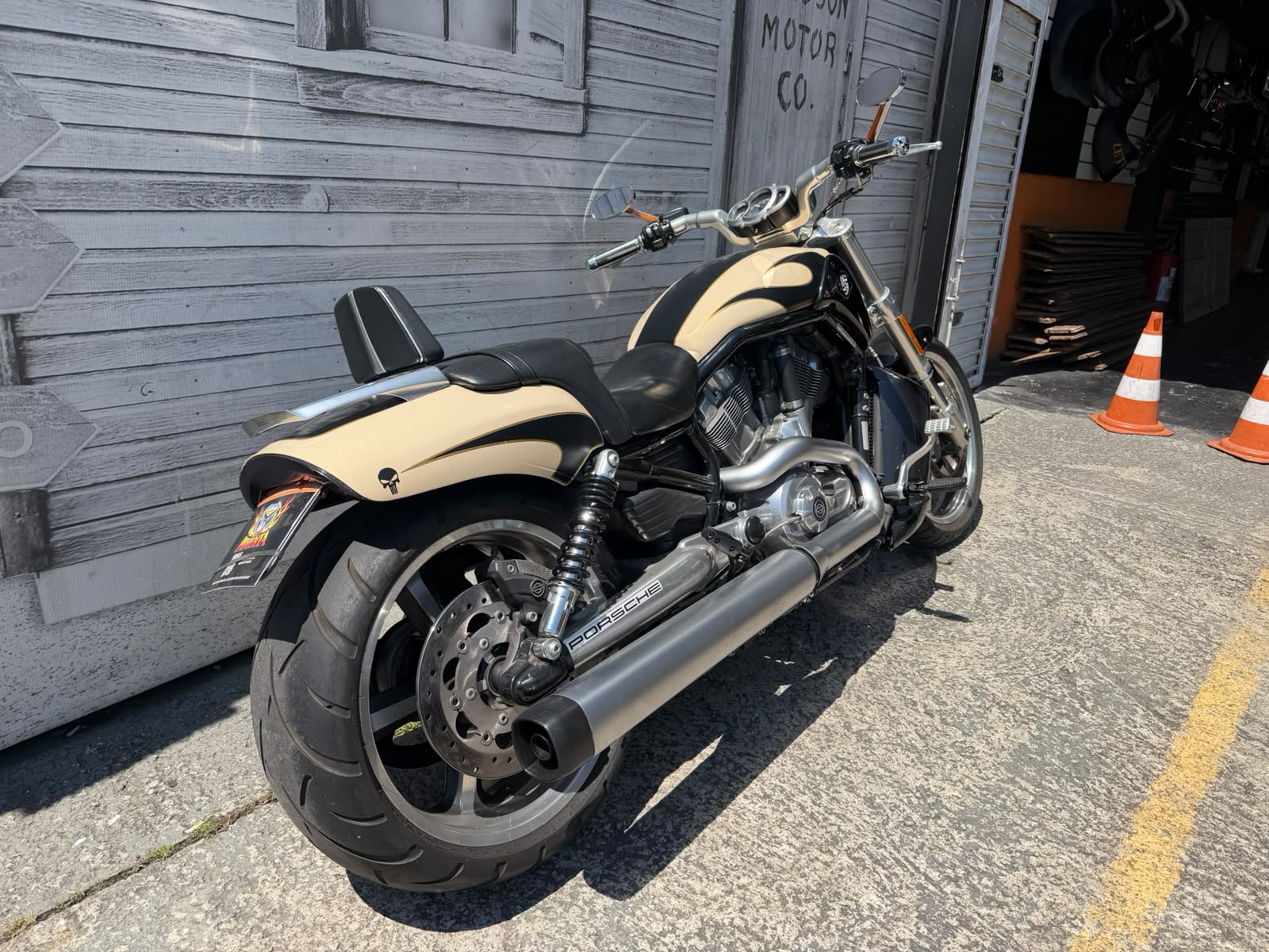 HARLEY-DAVIDSON V ROD MUSCLE