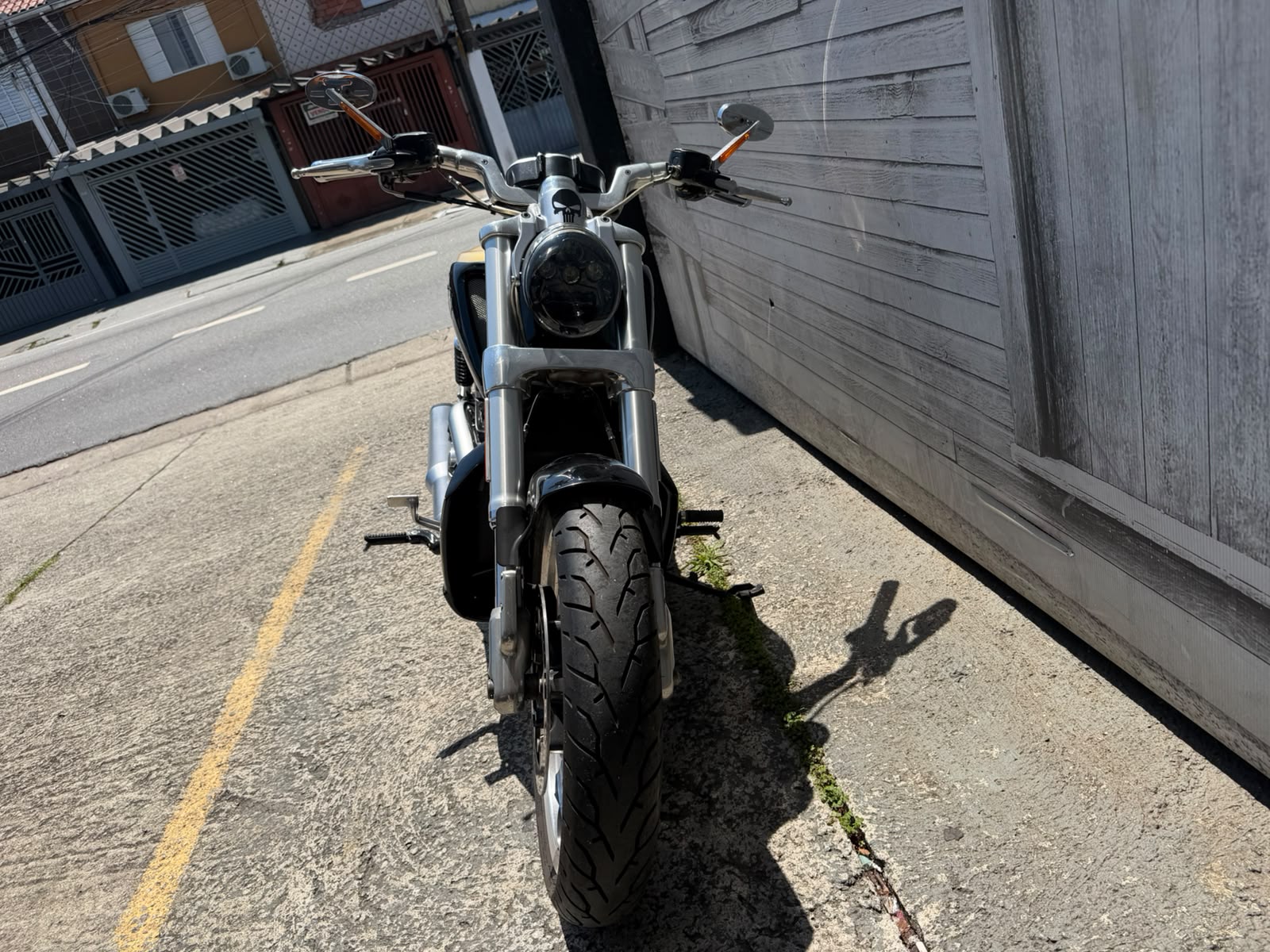 HARLEY-DAVIDSON V ROD MUSCLE