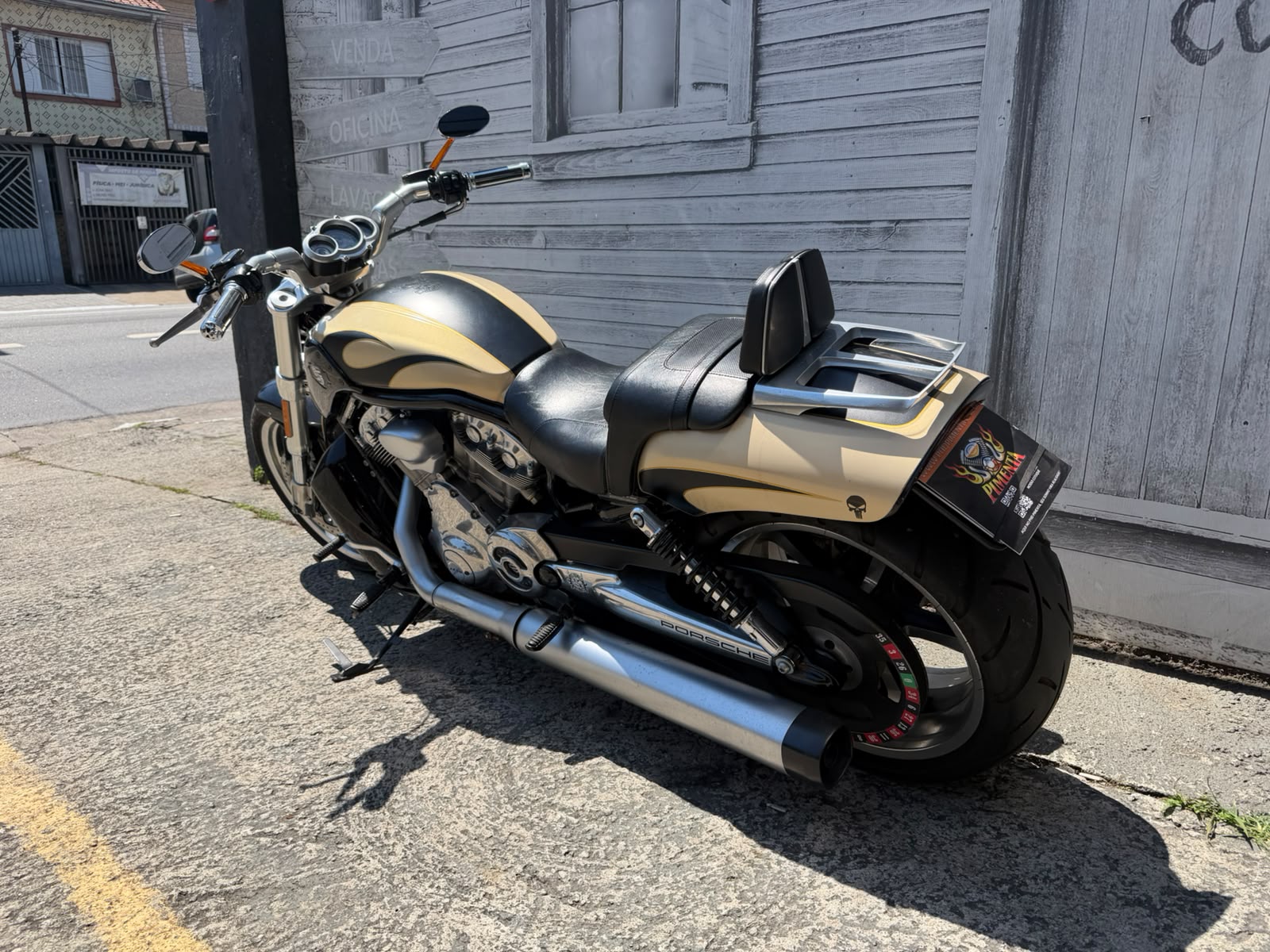 HARLEY-DAVIDSON V ROD MUSCLE