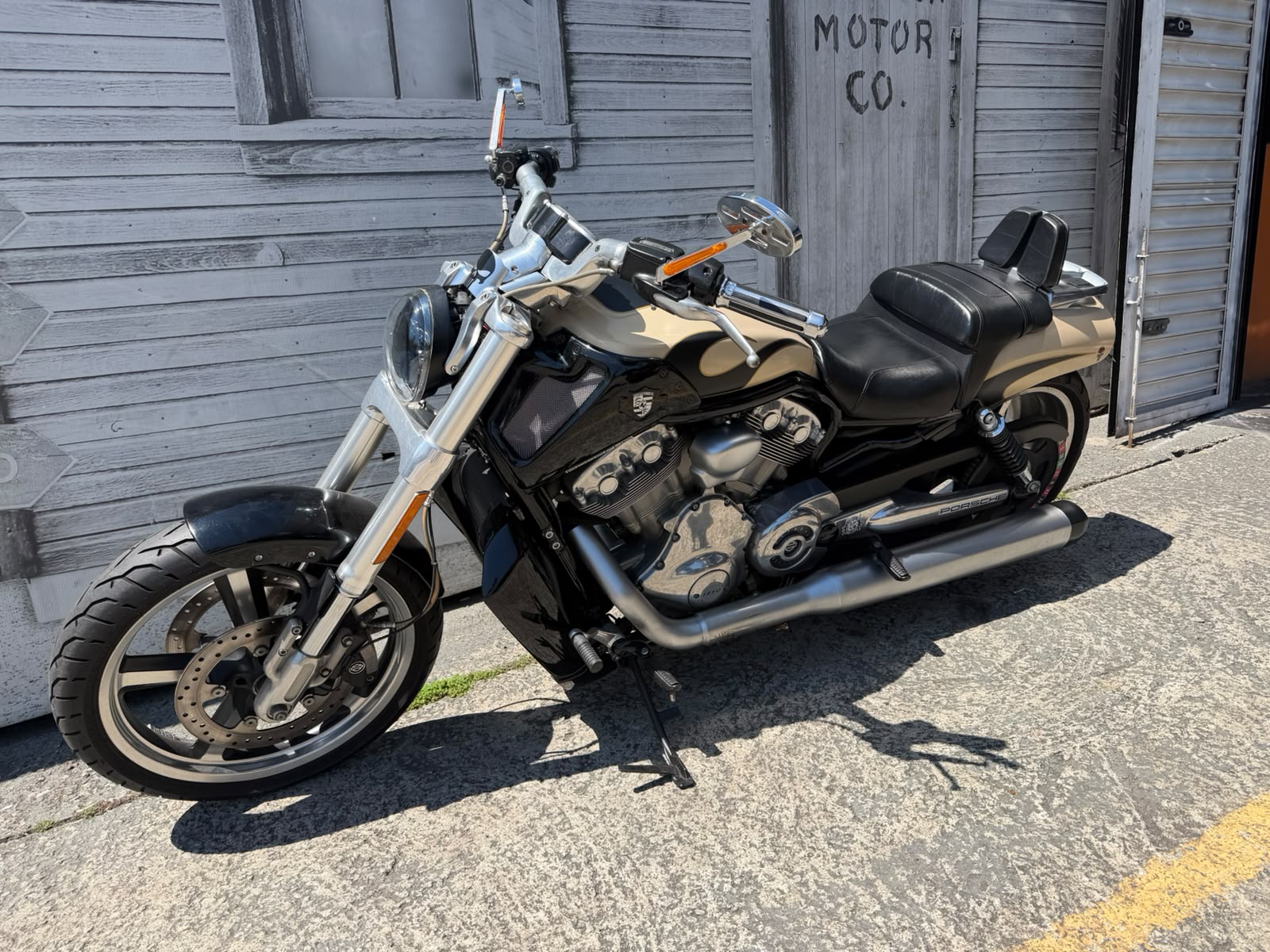 HARLEY-DAVIDSON V ROD MUSCLE