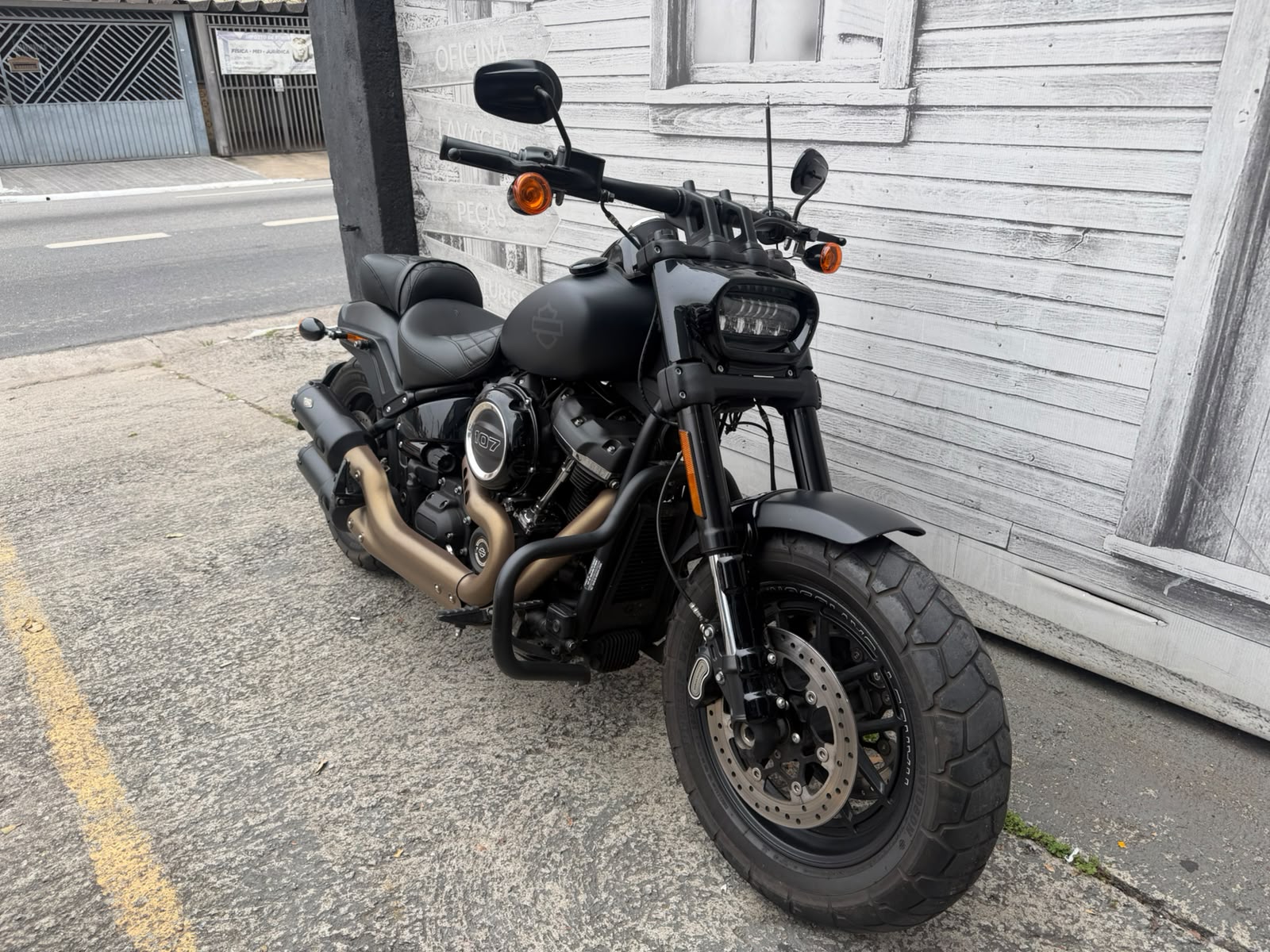 HARLEY-DAVIDSON SOFTAIL FAT BOB 107