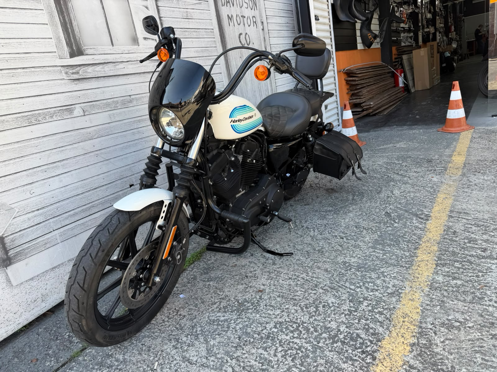 HARLEY-DAVIDSON IRON