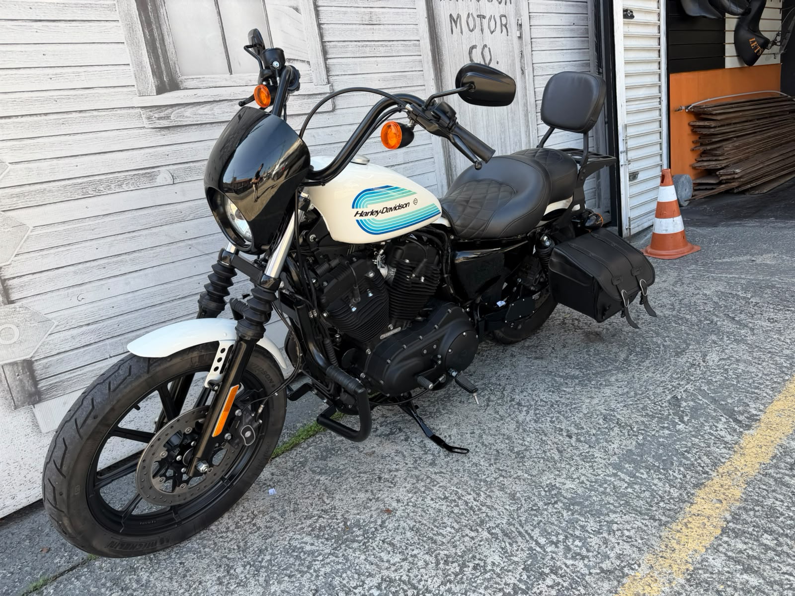HARLEY-DAVIDSON IRON