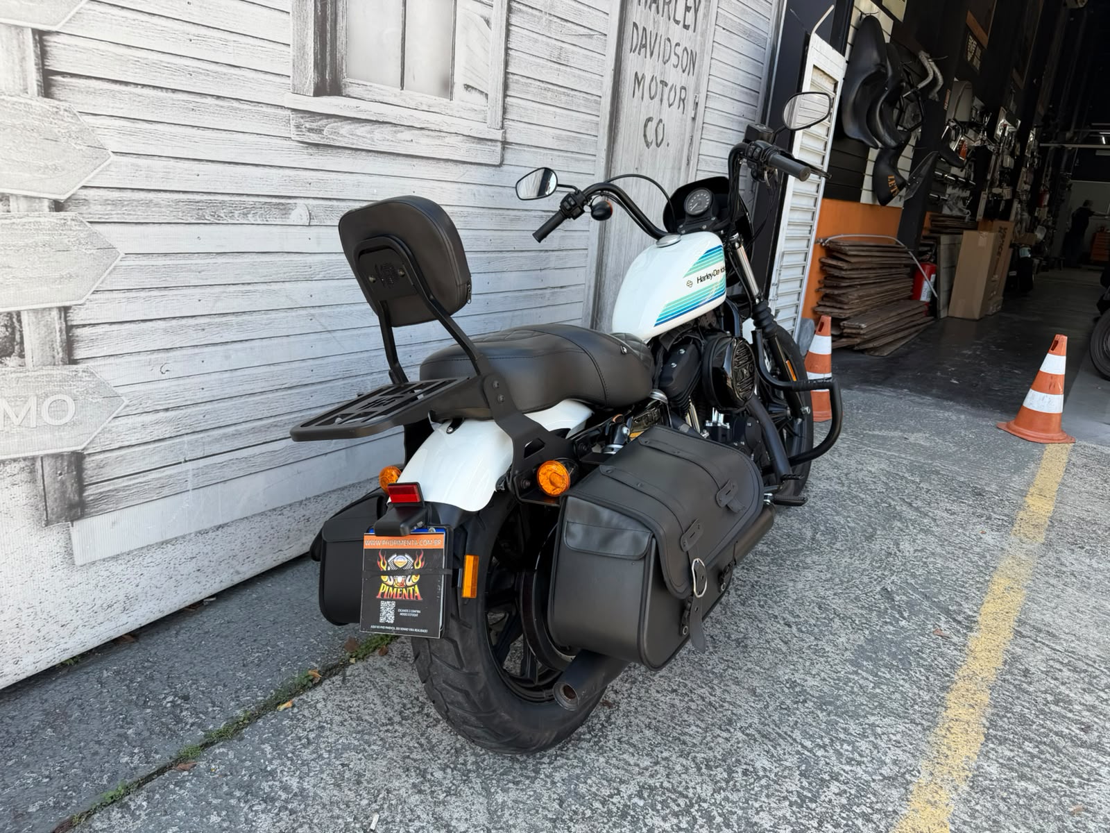 HARLEY-DAVIDSON IRON