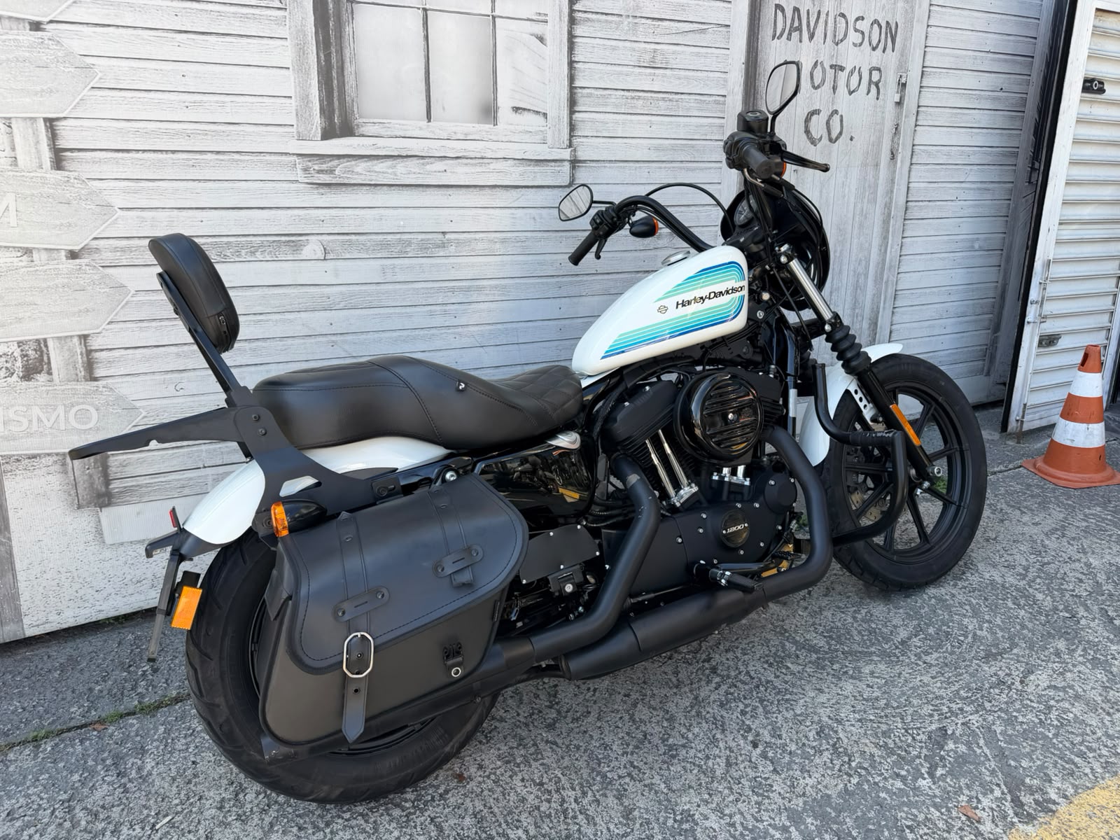 HARLEY-DAVIDSON IRON