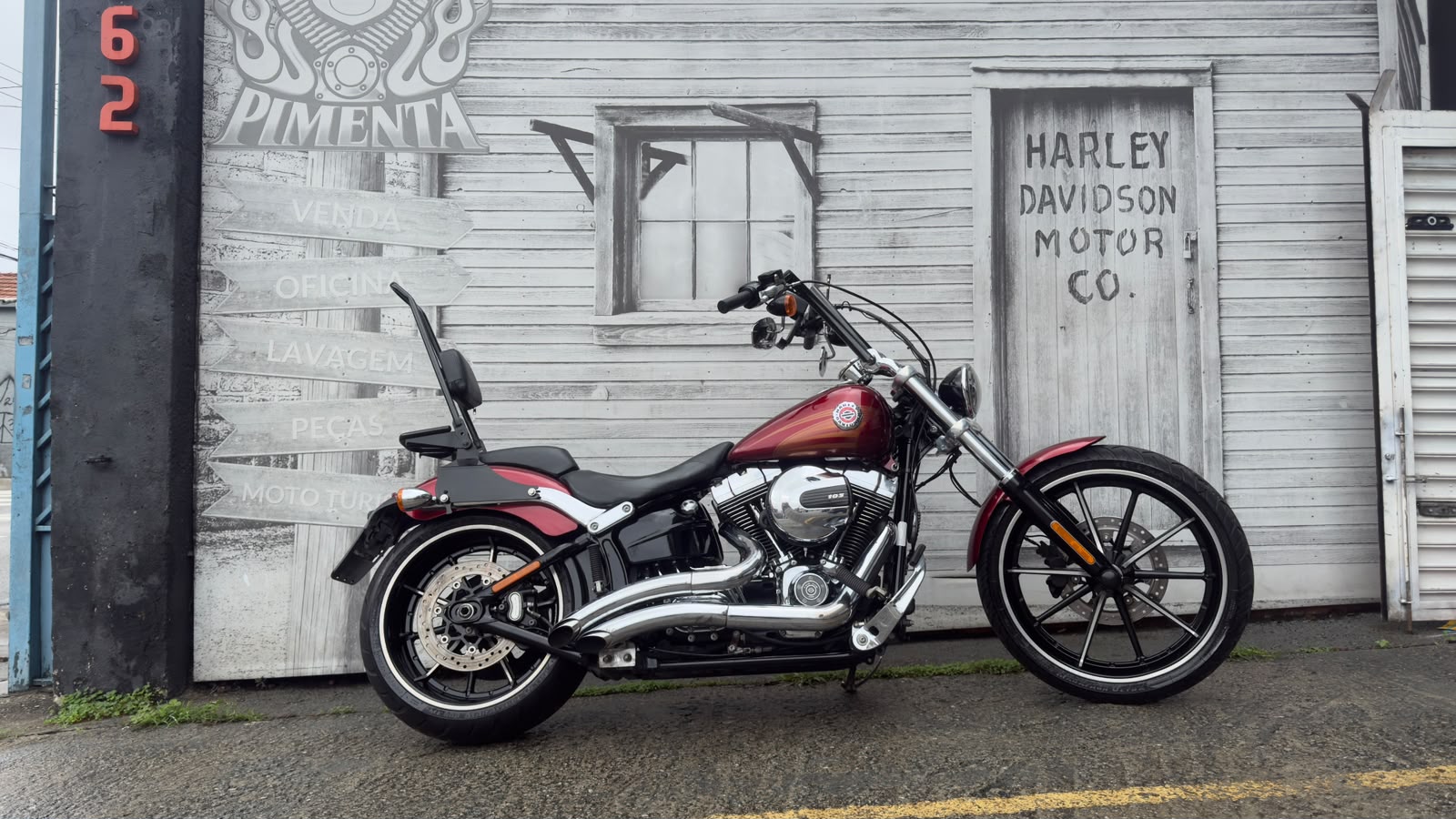 HARLEY-DAVIDSON SOFTAIL BREAKOUT