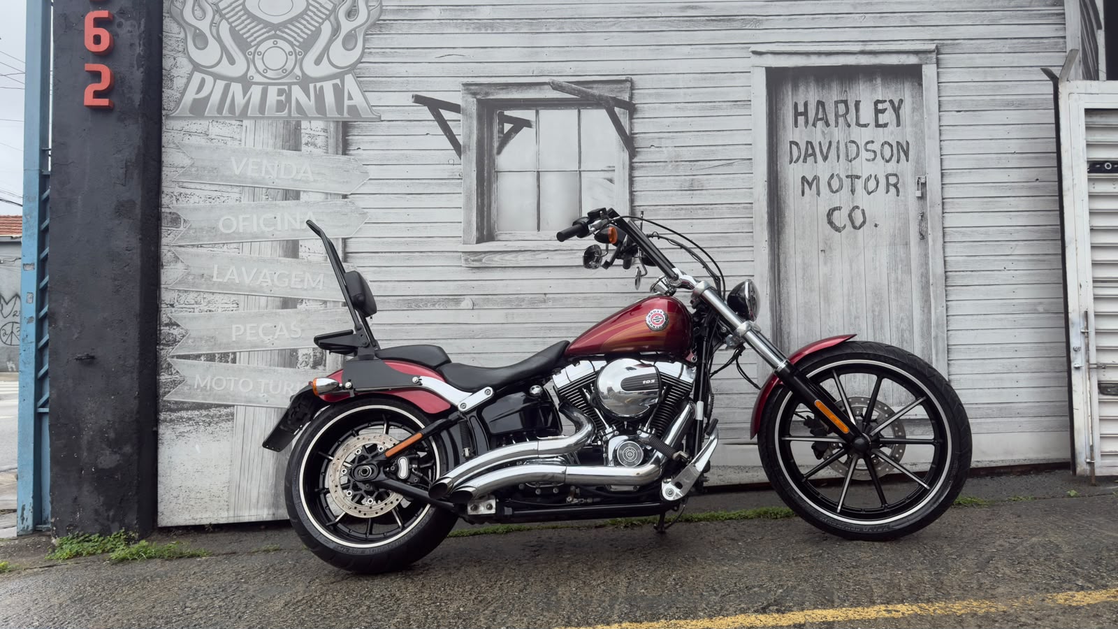 HARLEY-DAVIDSON SOFTAIL BREAKOUT