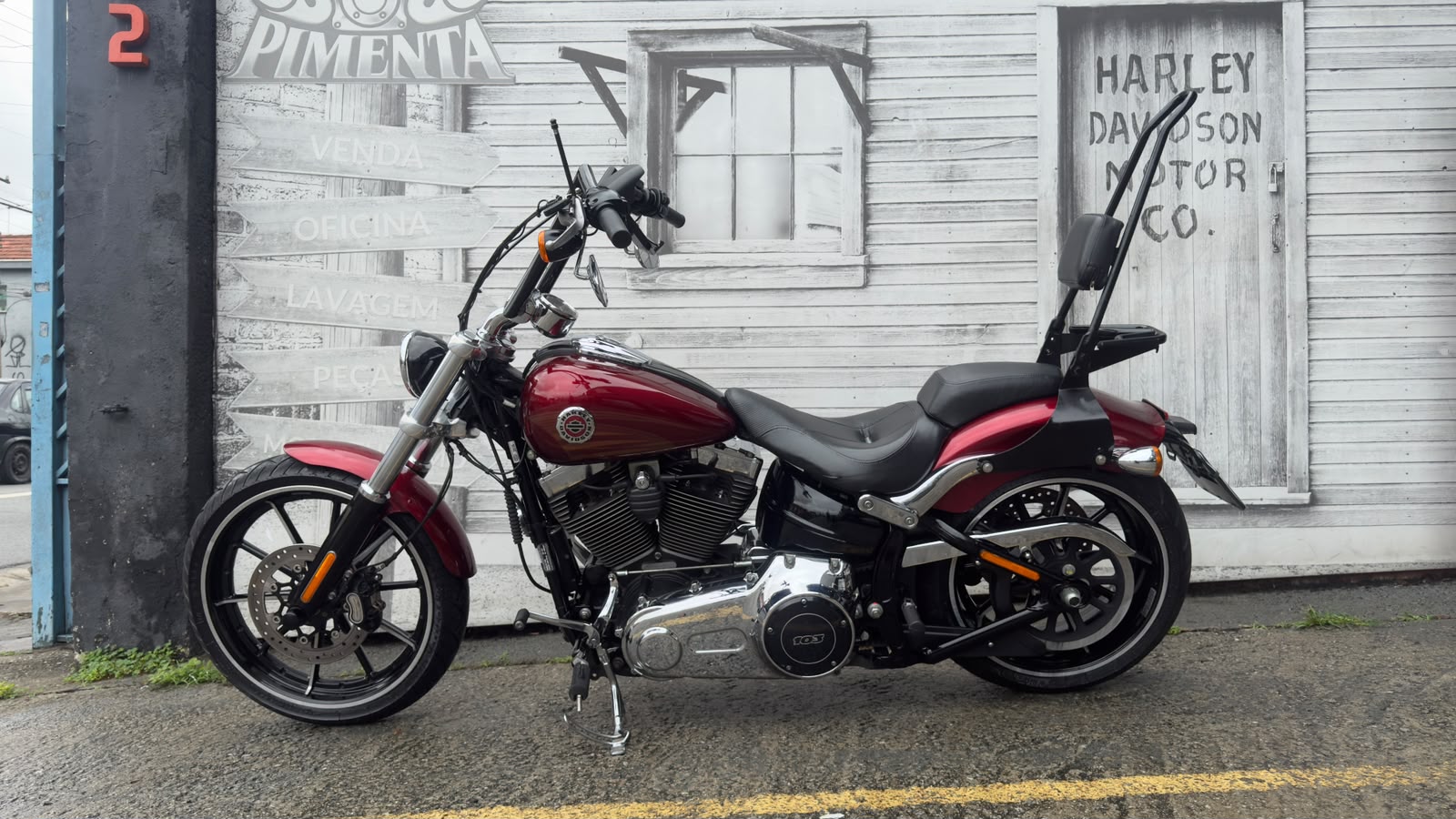 HARLEY-DAVIDSON SOFTAIL BREAKOUT
