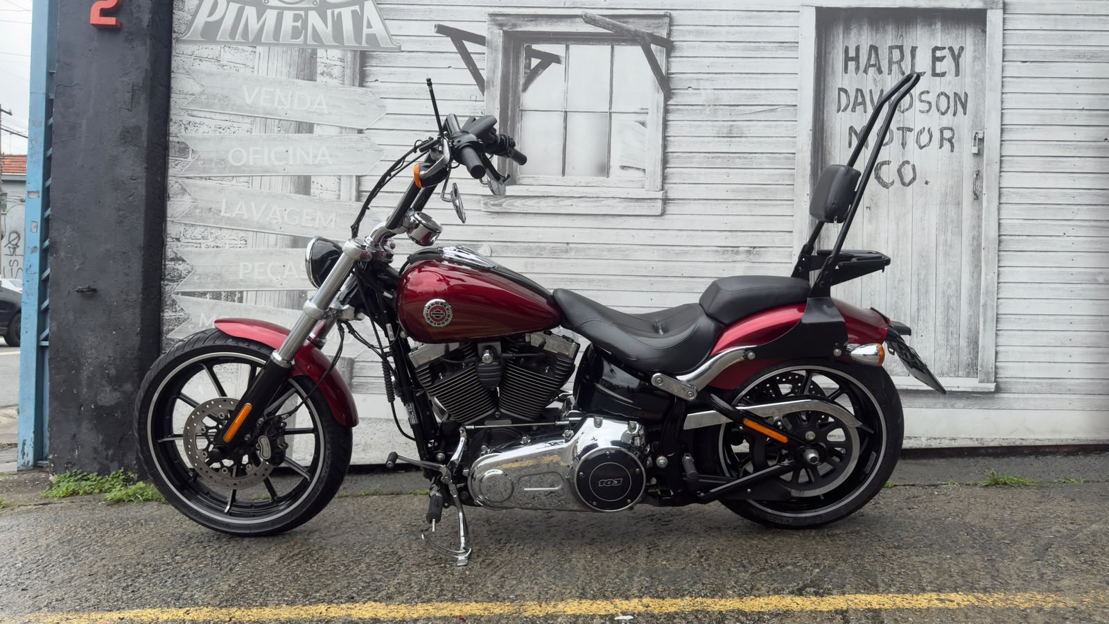HARLEY-DAVIDSON SOFTAIL BREAKOUT