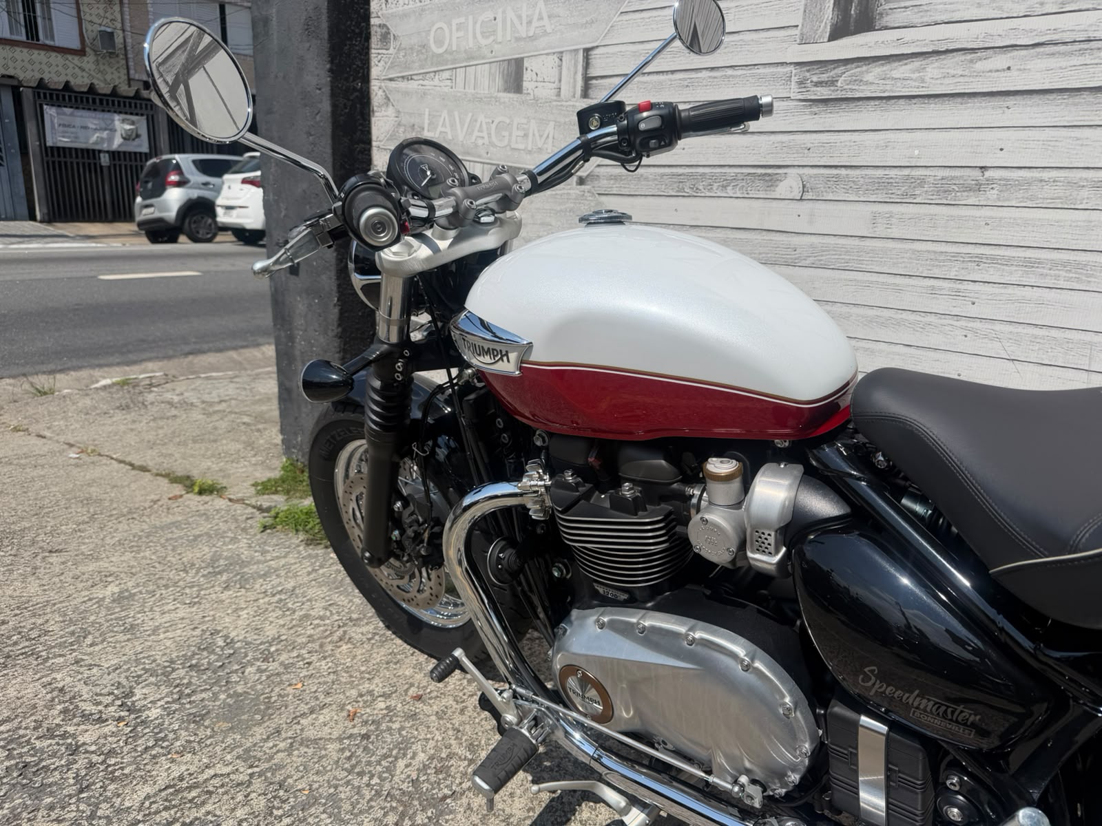 TRIUMPH BONNEVILLE SPEEDMASTER